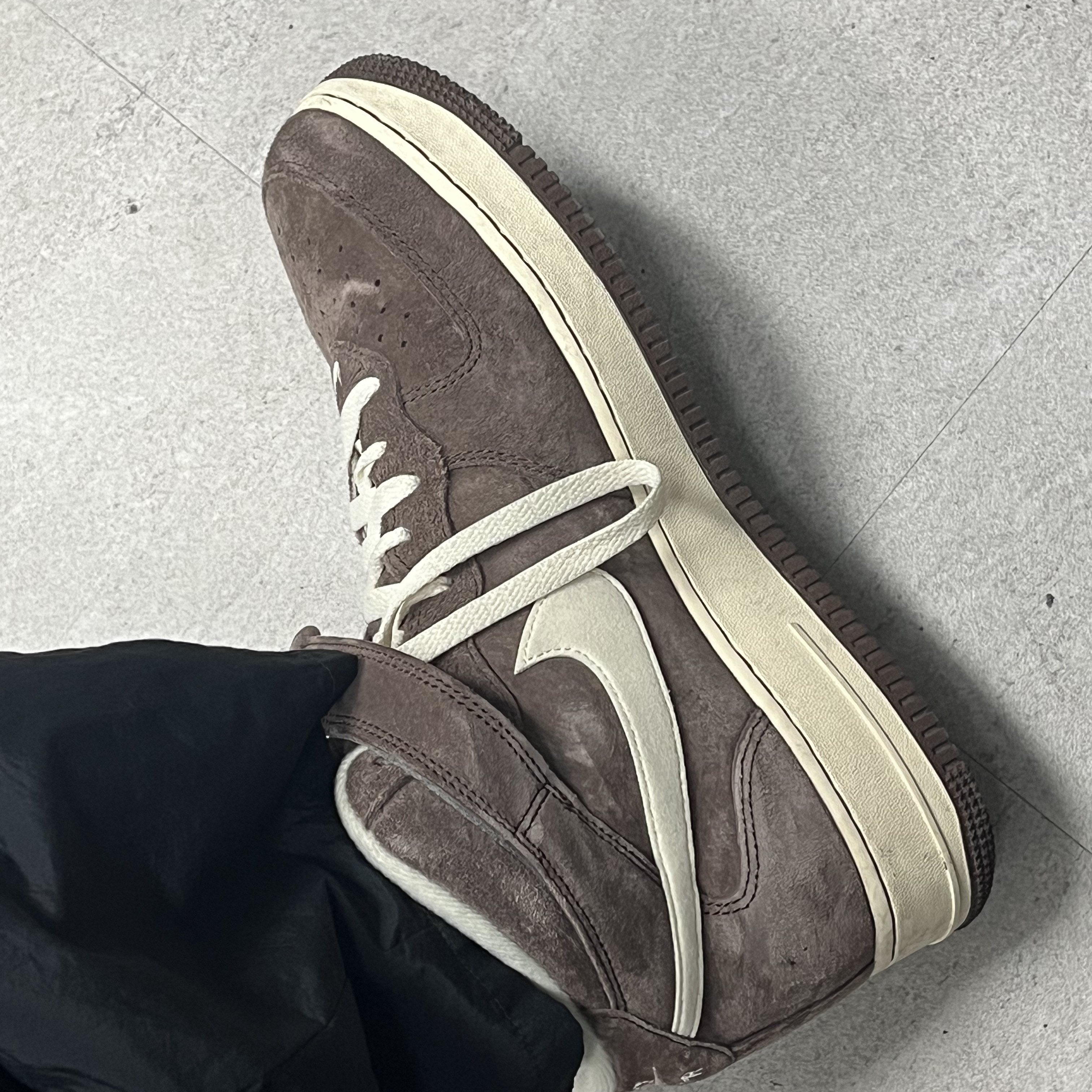 Nike Air Force 1 Mid '07 QS Chocolate 착용 스타일