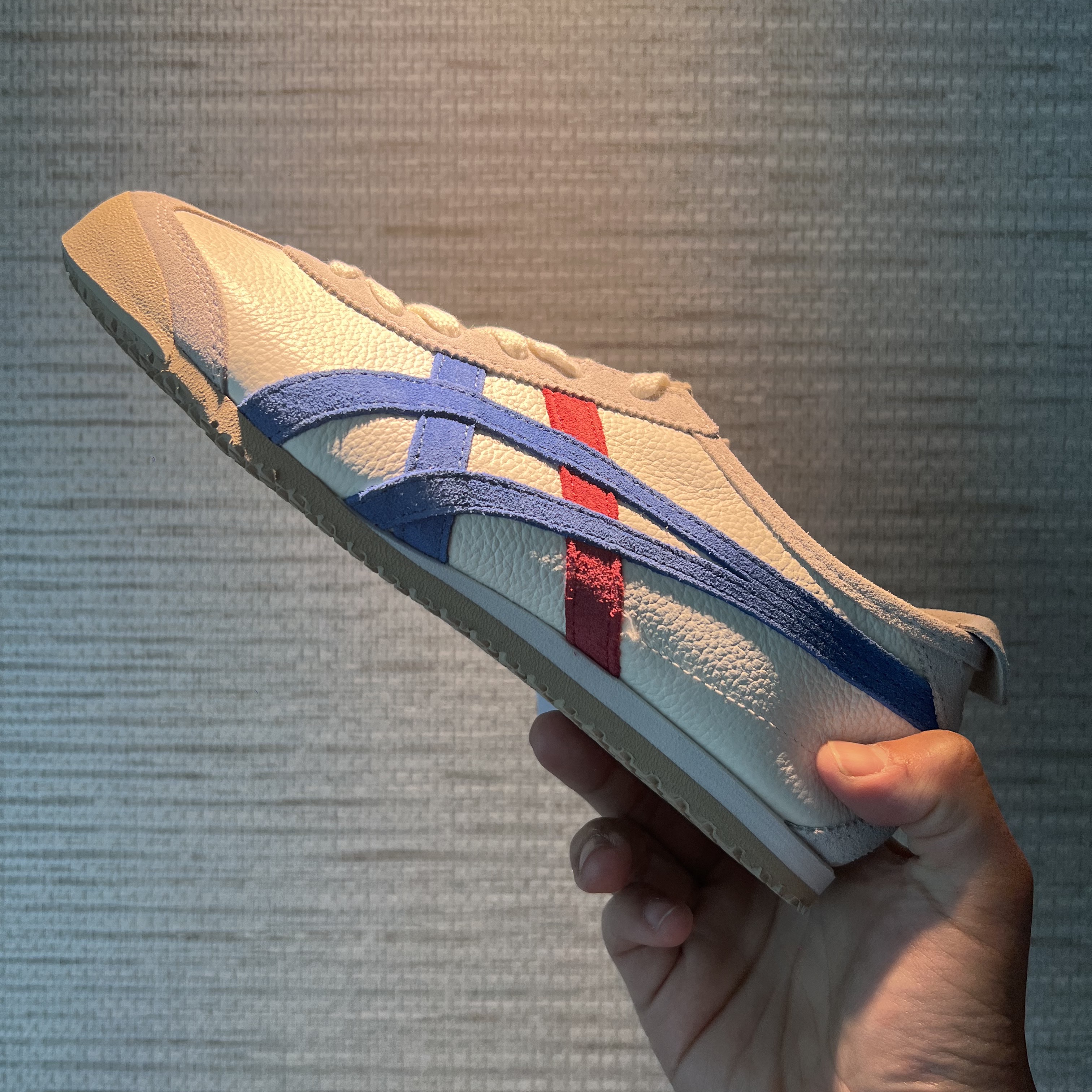 Onitsuka Tiger Mexico 66 Vintage White Directoire Blue 착용 스타일