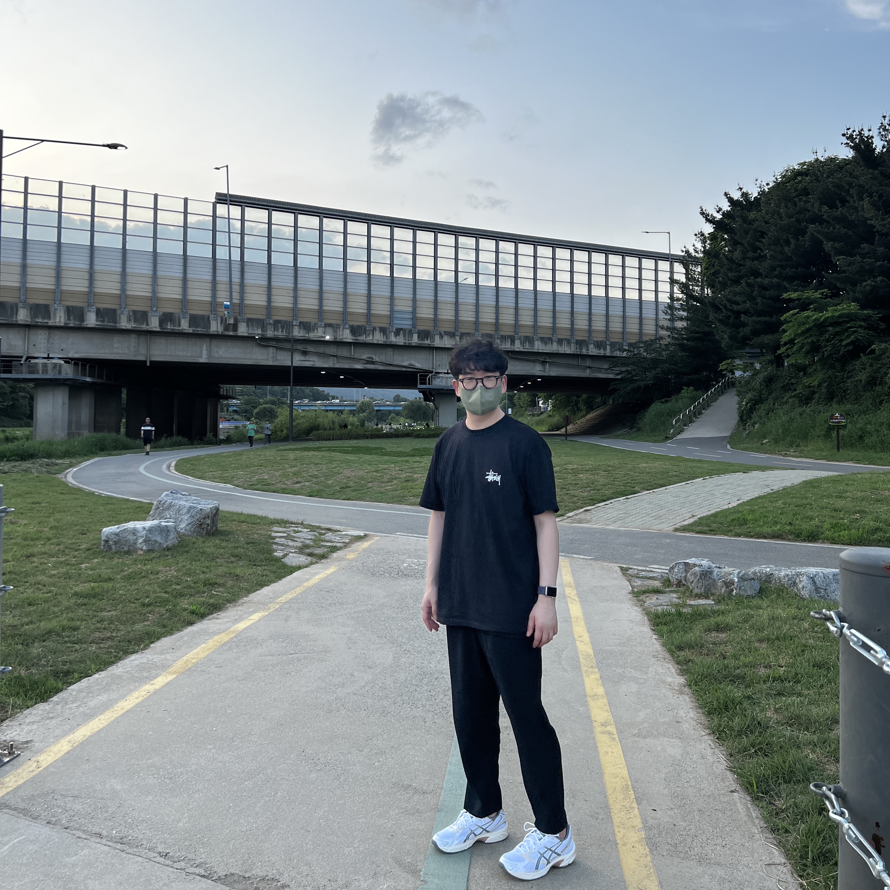 Stussy Melted T-Shirt Black, Asics Gel-1130 White Clay Grey 착용 스타일 - 3