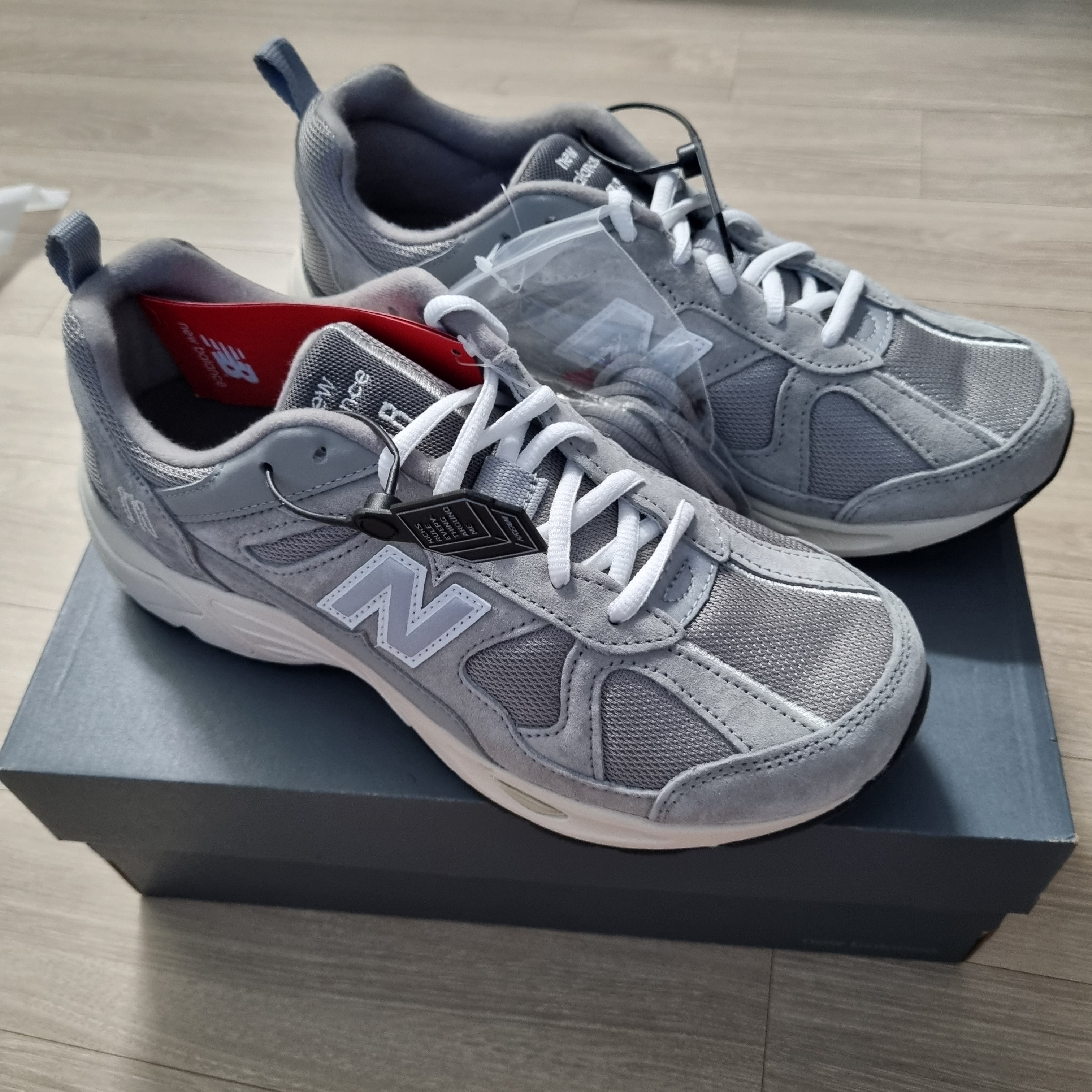 New Balance 878 Gray 착용 스타일 - 2