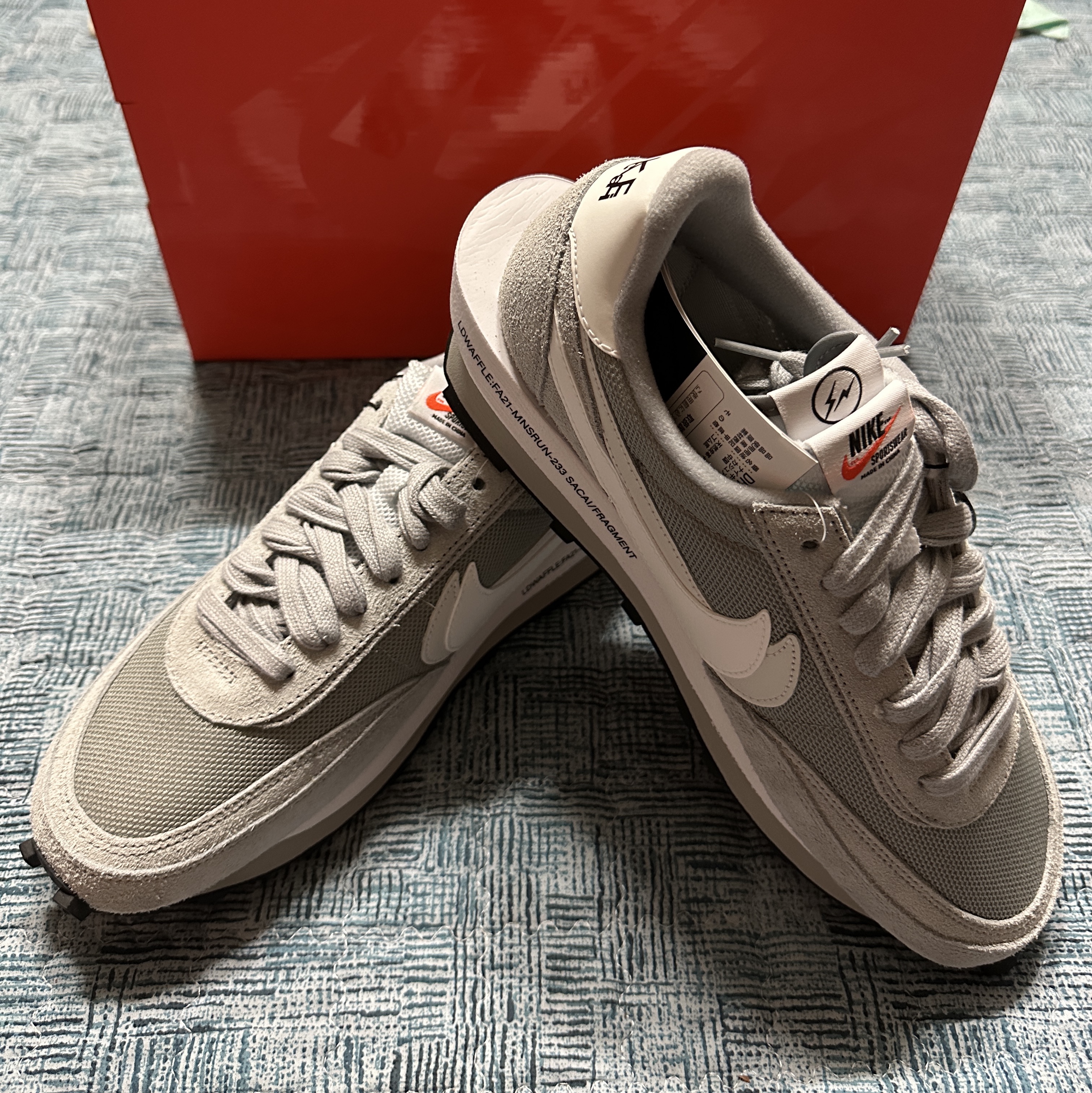 Nike x Sacai x Fragment LDWaffle Light Smoke Grey 착용 스타일