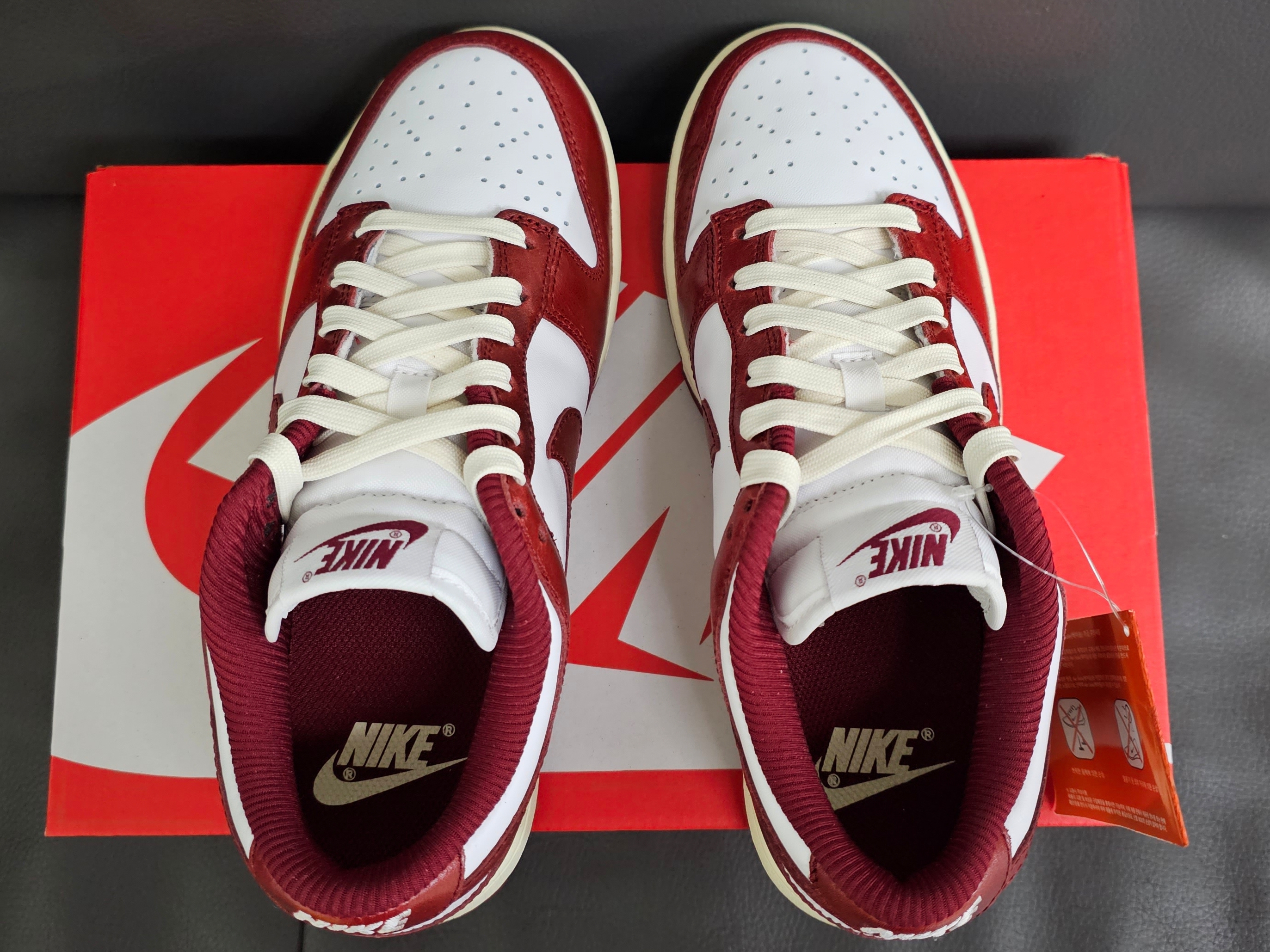 (W) Nike Dunk Low Retro PRM Team Red and White 착용 스타일 - 4