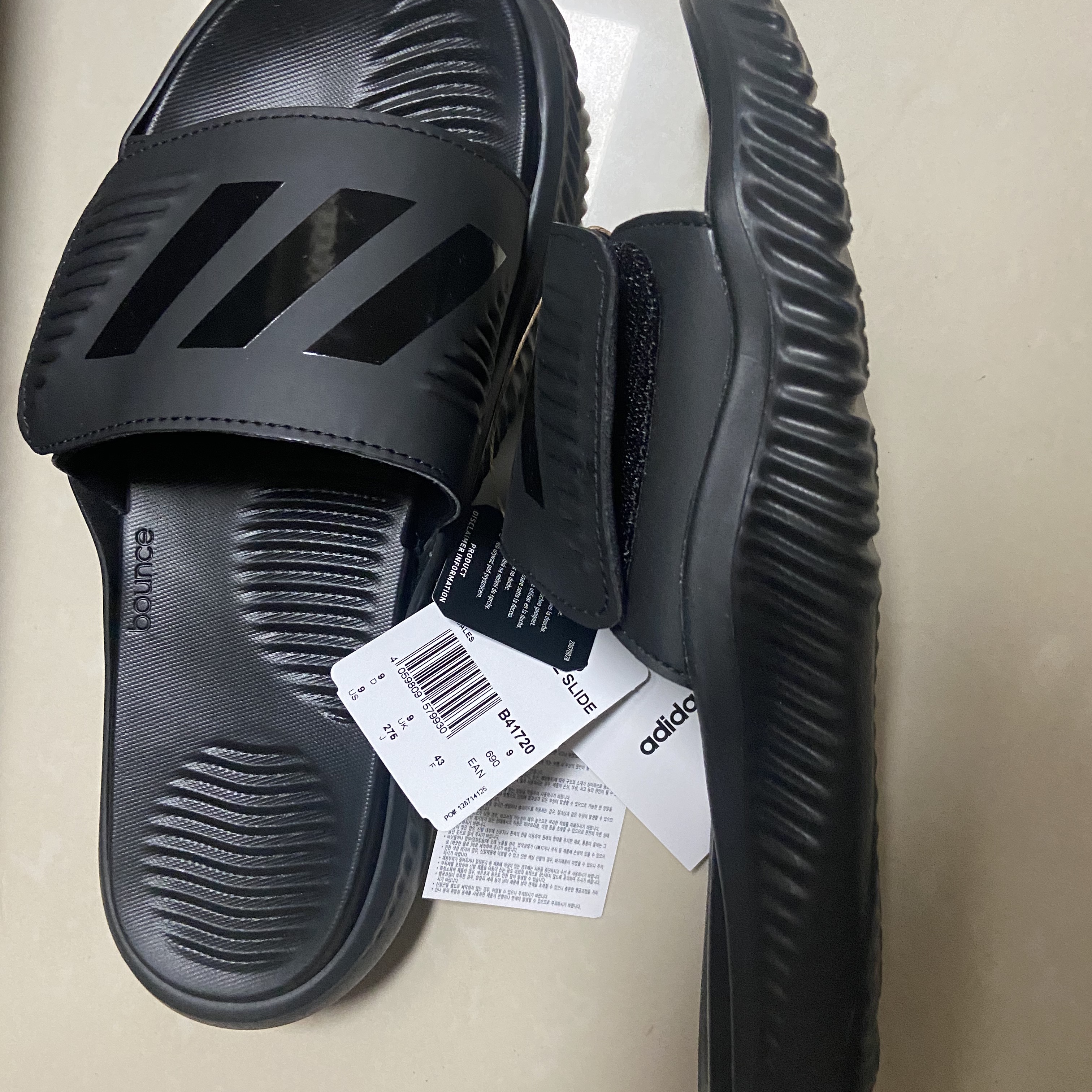 Adidas Alphabounce Slide Core Black 착용 스타일 - 1