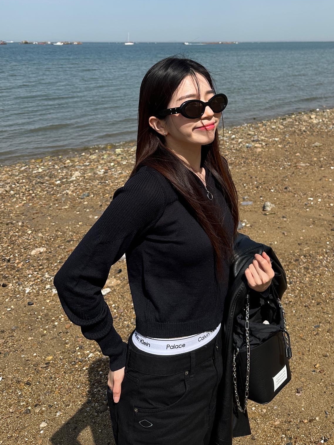 (W) Mischief Rhombus Knitted Hoodie Black, (W) Mischief Bermuda Pants Black 착용 스타일 - 2