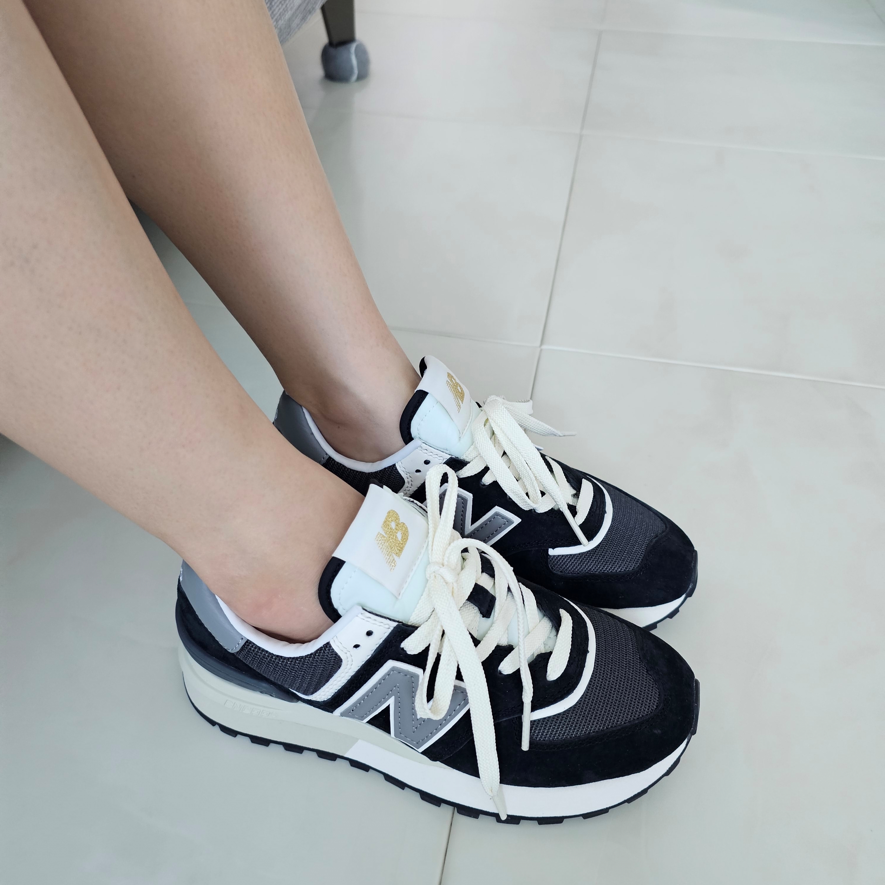 뉴발란스 574 레거시 블랙 착용 스타일 - 2