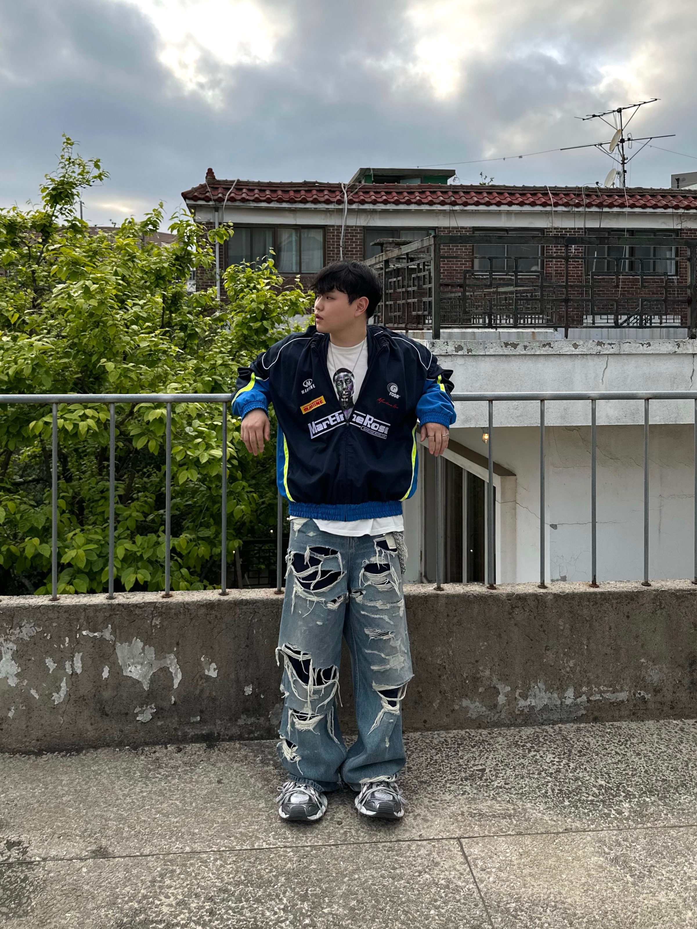 Stussy x Martine Rose Stand Firm Pigment Dyed T-Shirt Natural, Balenciaga 3XL Sneakers Grey White Red 착용 스타일 - 1