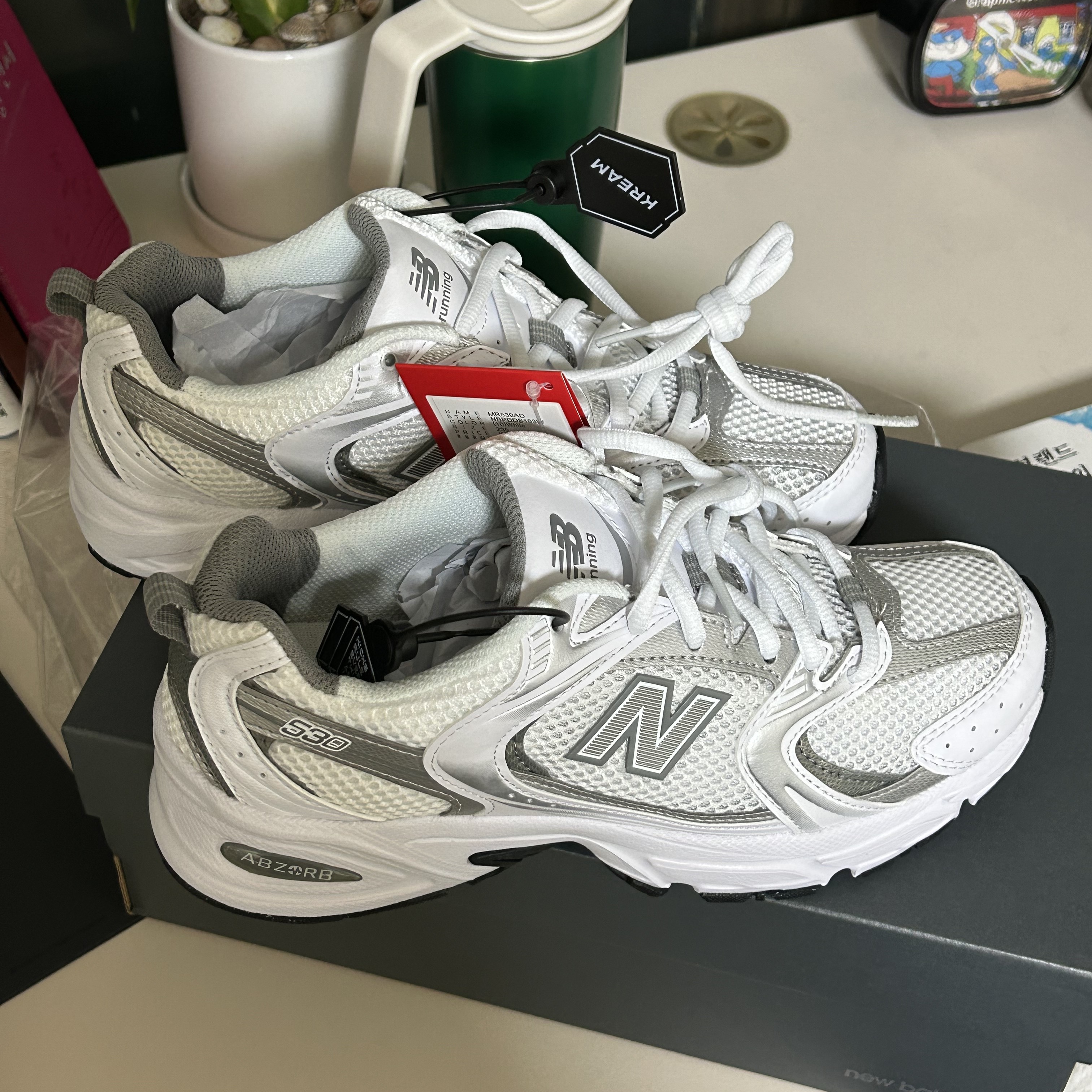 New Balance 530 White Silver 착용 스타일
