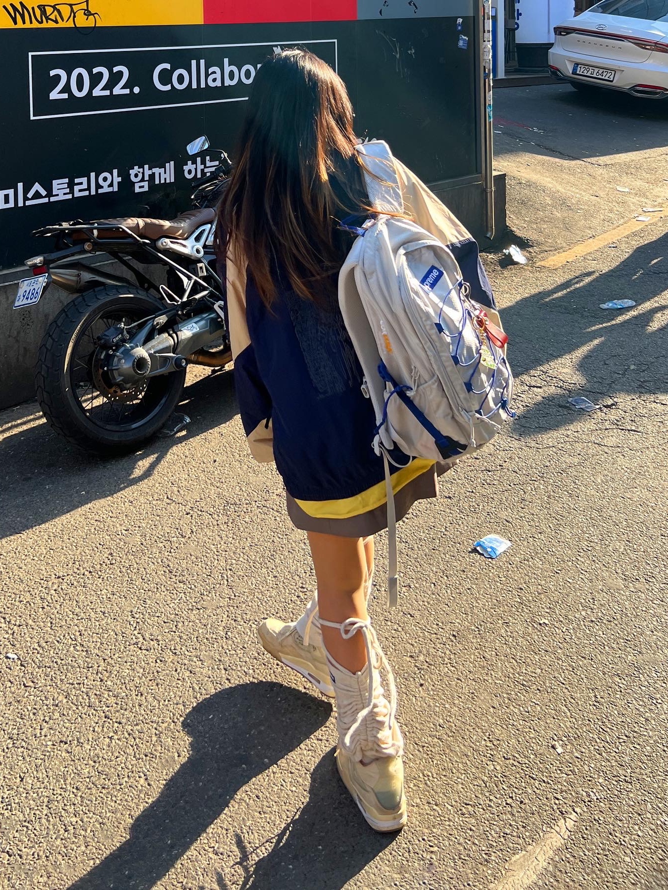 Supreme Backpack Silver - 22SS, (W) Jordan 4 x Off-White Retro SP Sail 착용 스타일 - 2