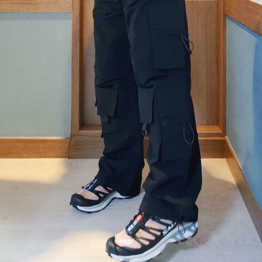 살로몬 XT-4 토바코 브라운 착용 스타일 - 4