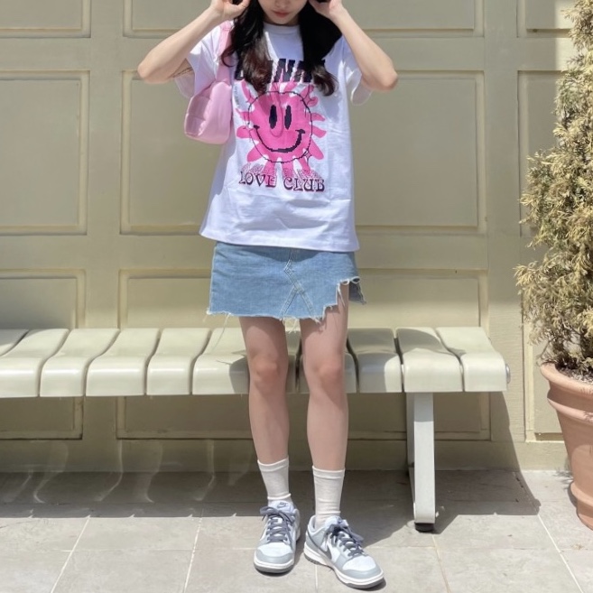(W) Ganni Love Club T-Shirt Bright White Pink 착용 스타일 - 2