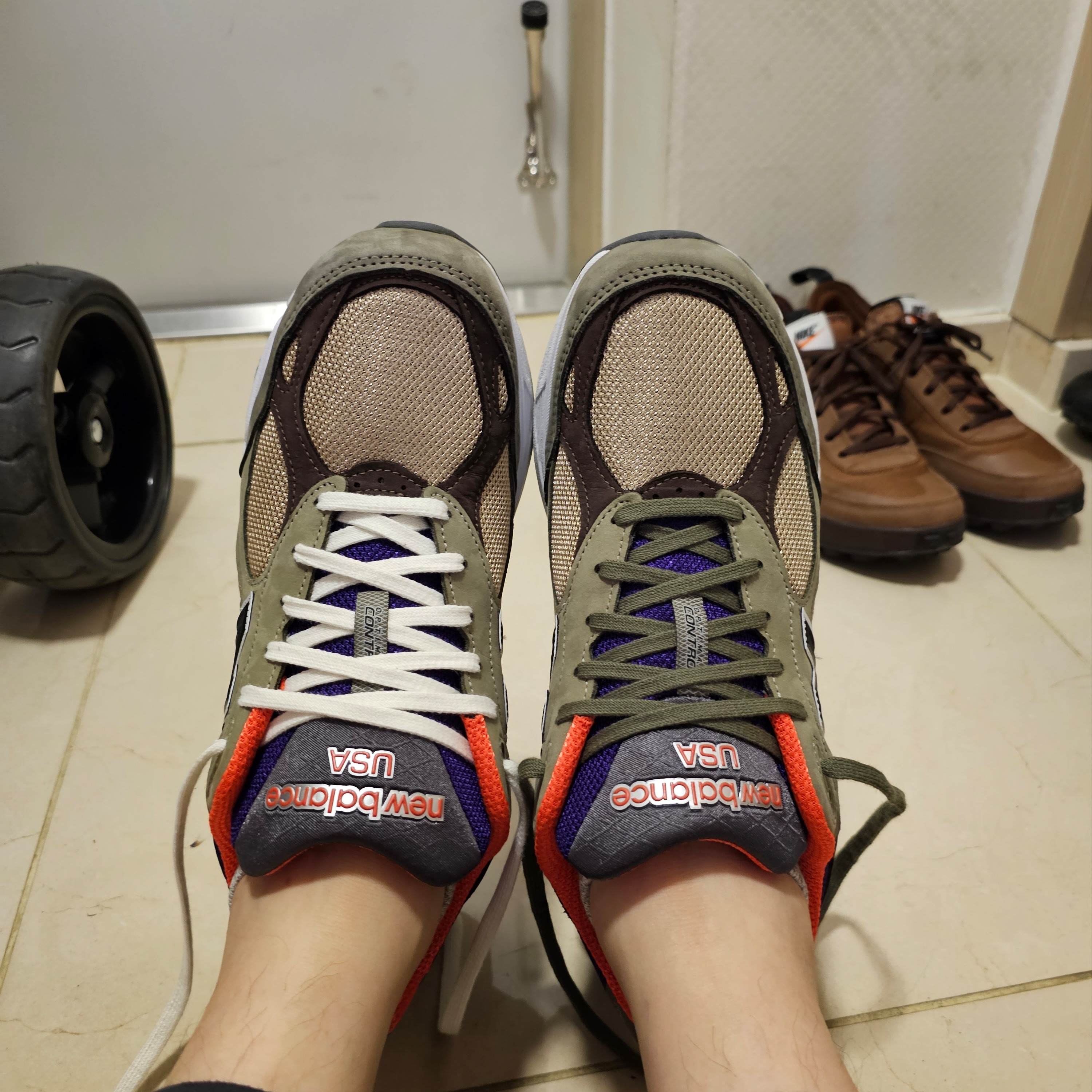 New Balance 990v3 Made in USA Tan Orange 착용 스타일
