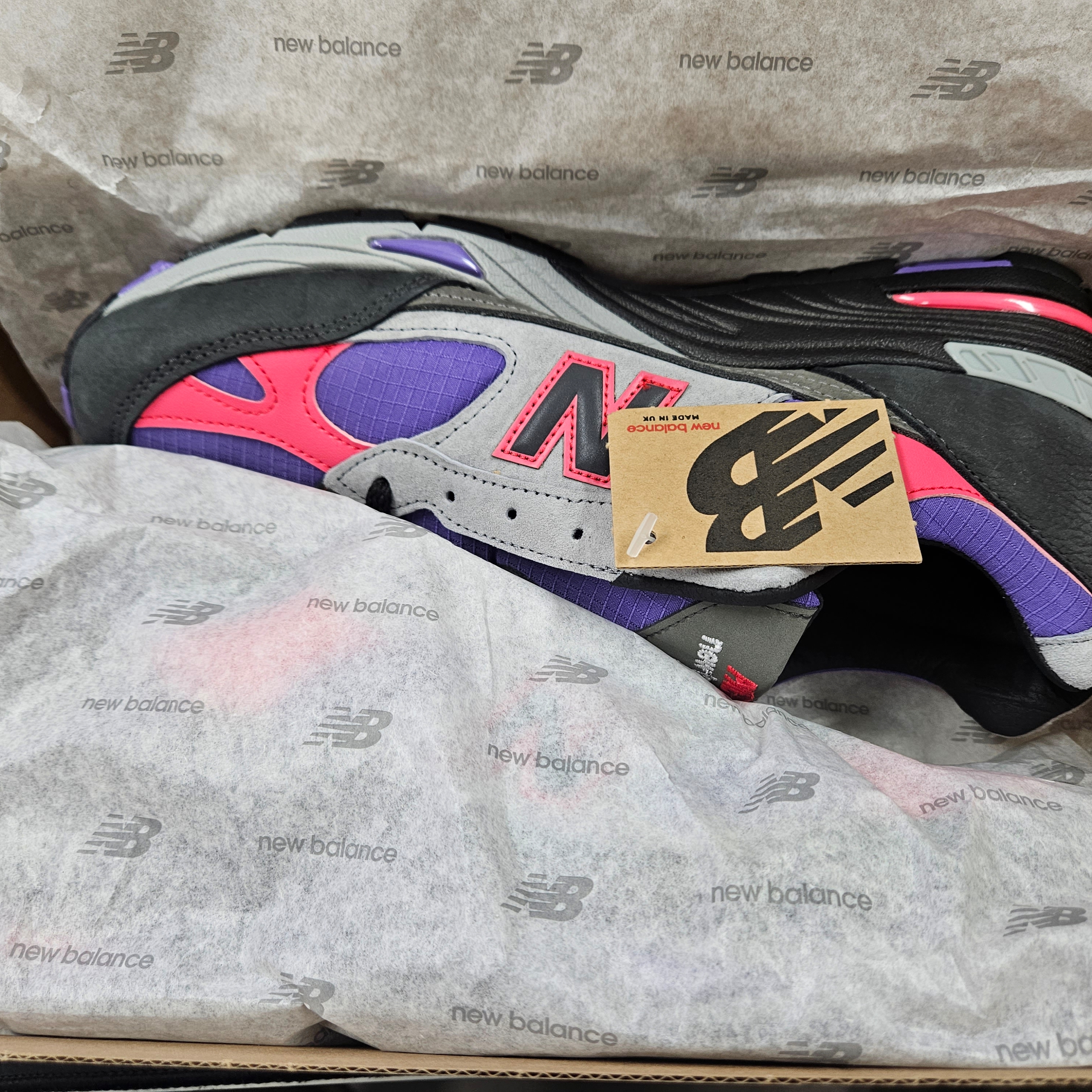 New Balance x Palace 991 Made in UK Black Ultra Violet 착용 스타일 - 4
