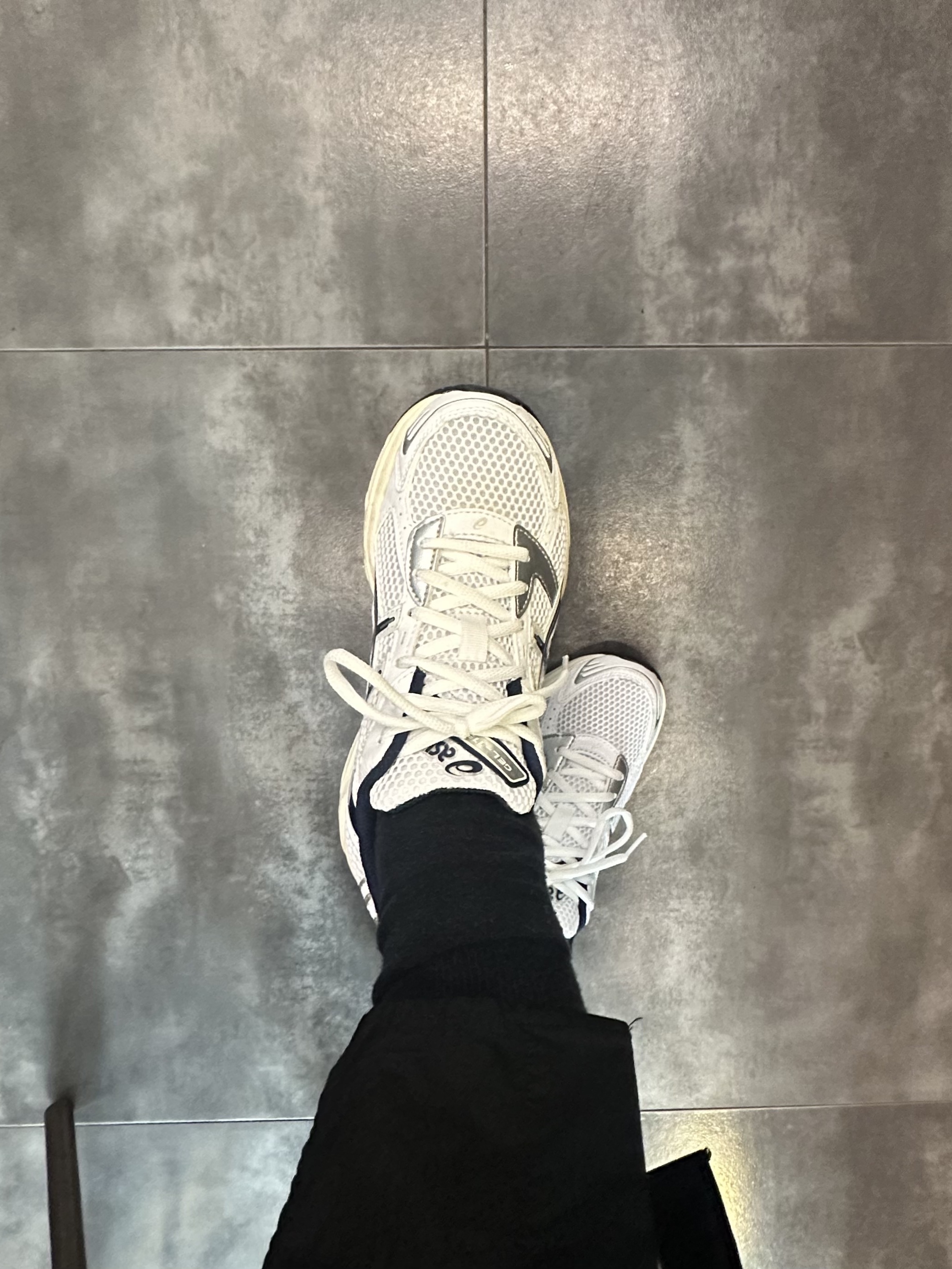 (W) Asics Gel-1130 White Midnight 착용 스타일 - 2