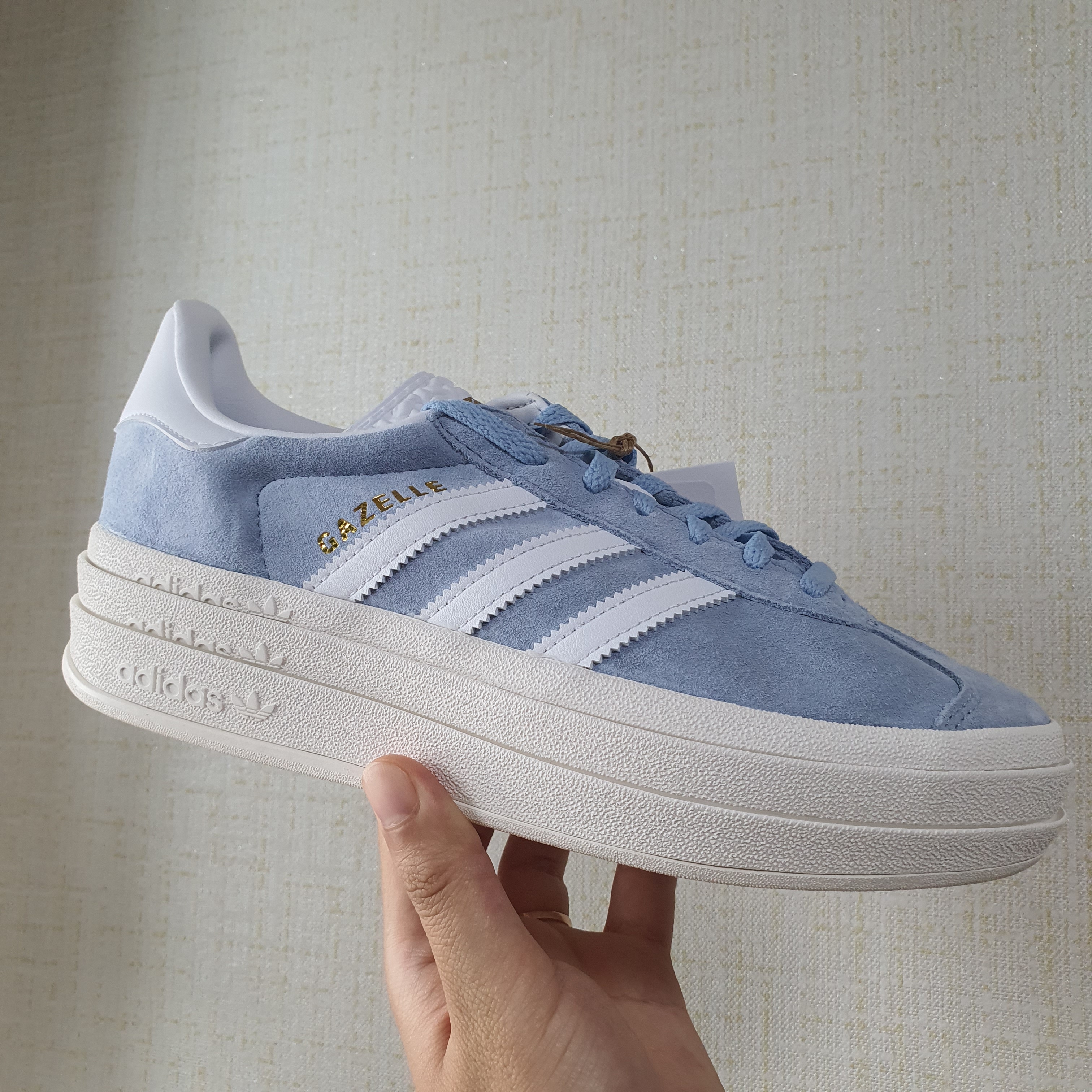 (W) Adidas Gazelle Bold Clear Sky White 착용 스타일