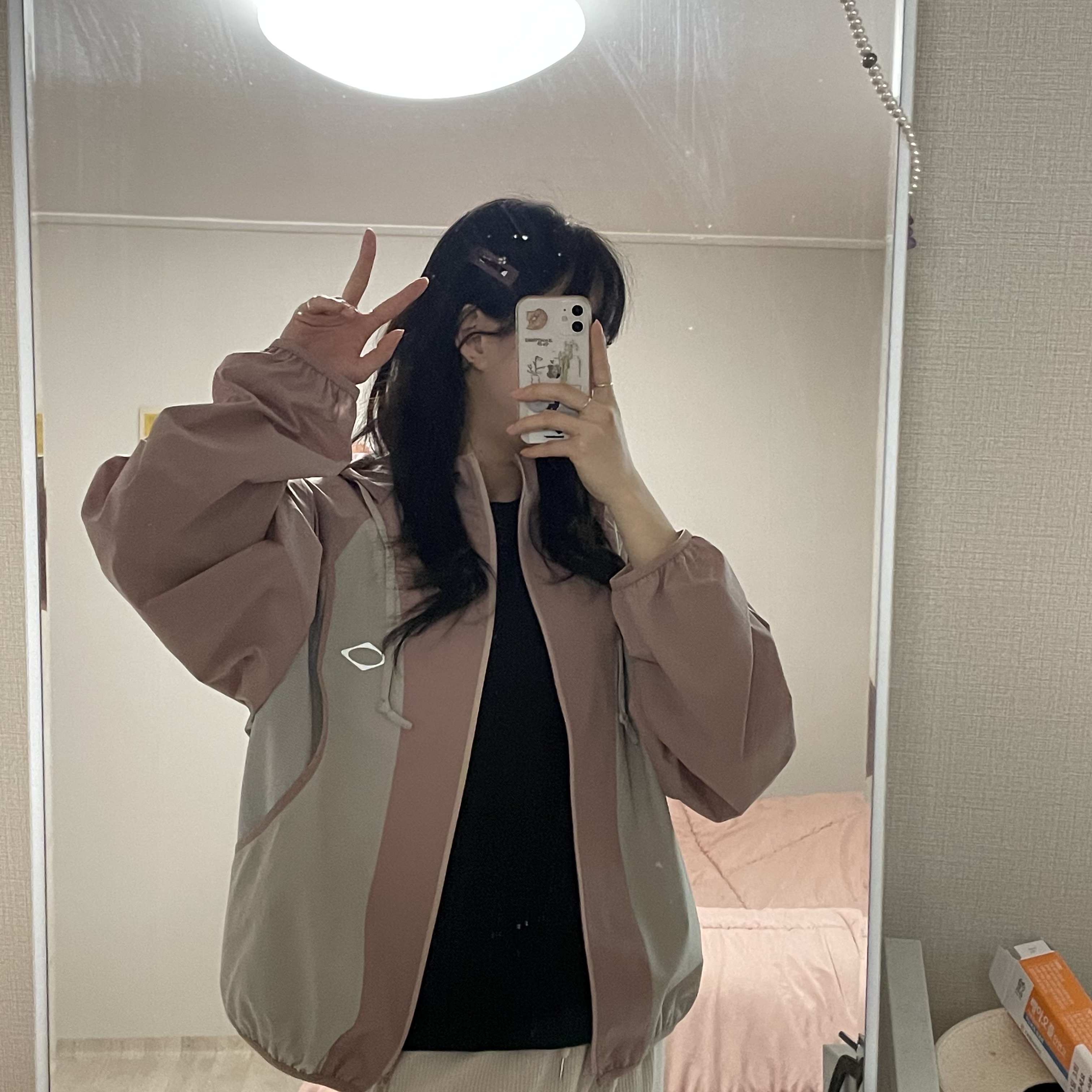 (W) Mischief SS Color Blocked Windbreaker Pink 착용 스타일 - 2