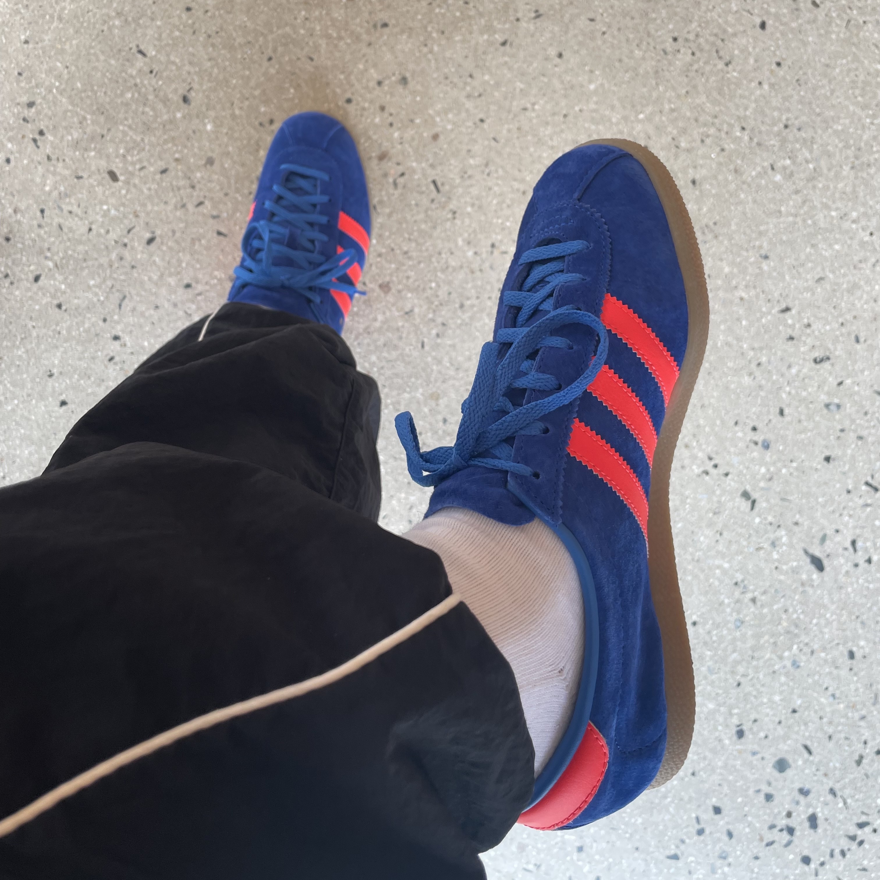 Adidas Dublin Phanton Solar Red 착용 스타일
