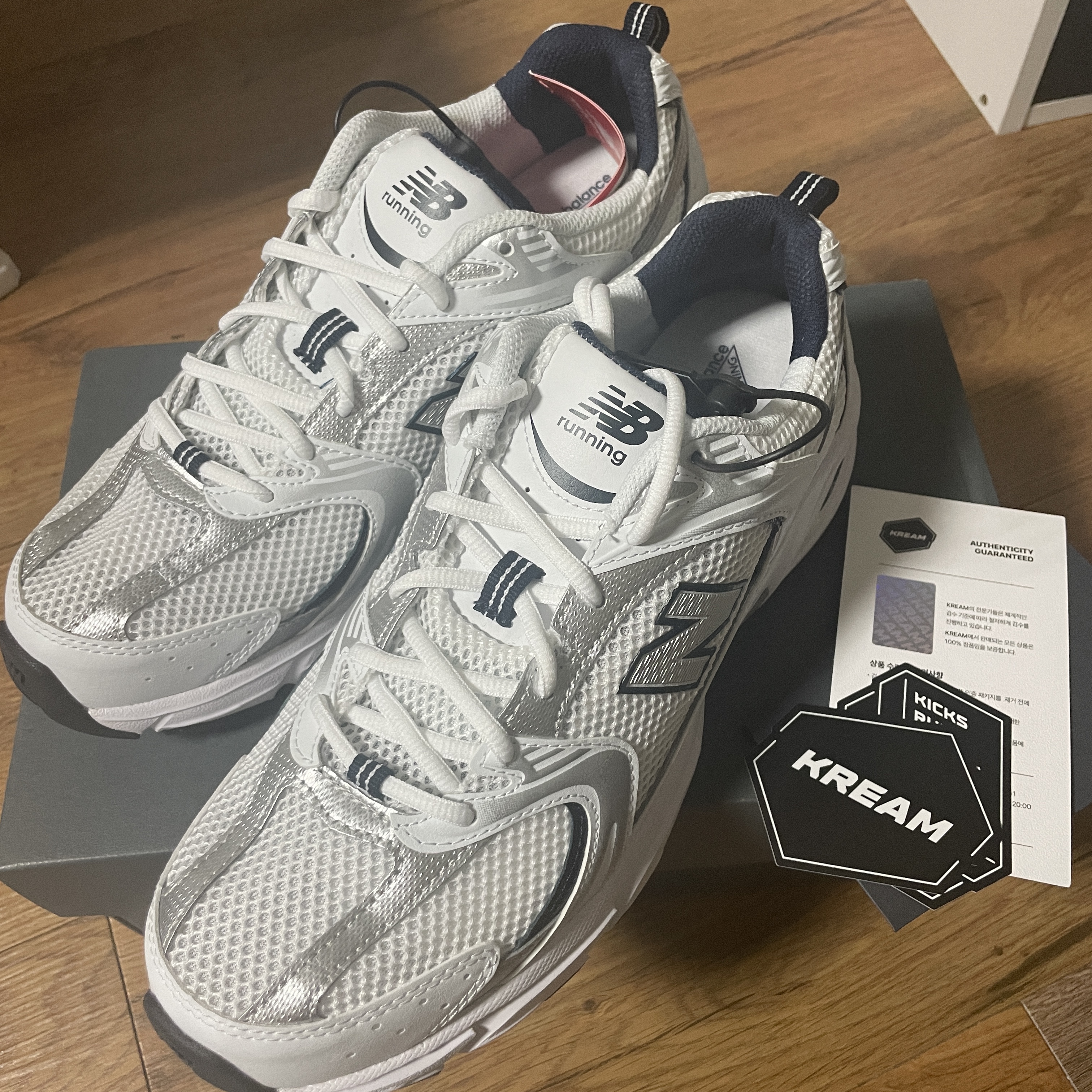 New Balance 530 White 착용 스타일