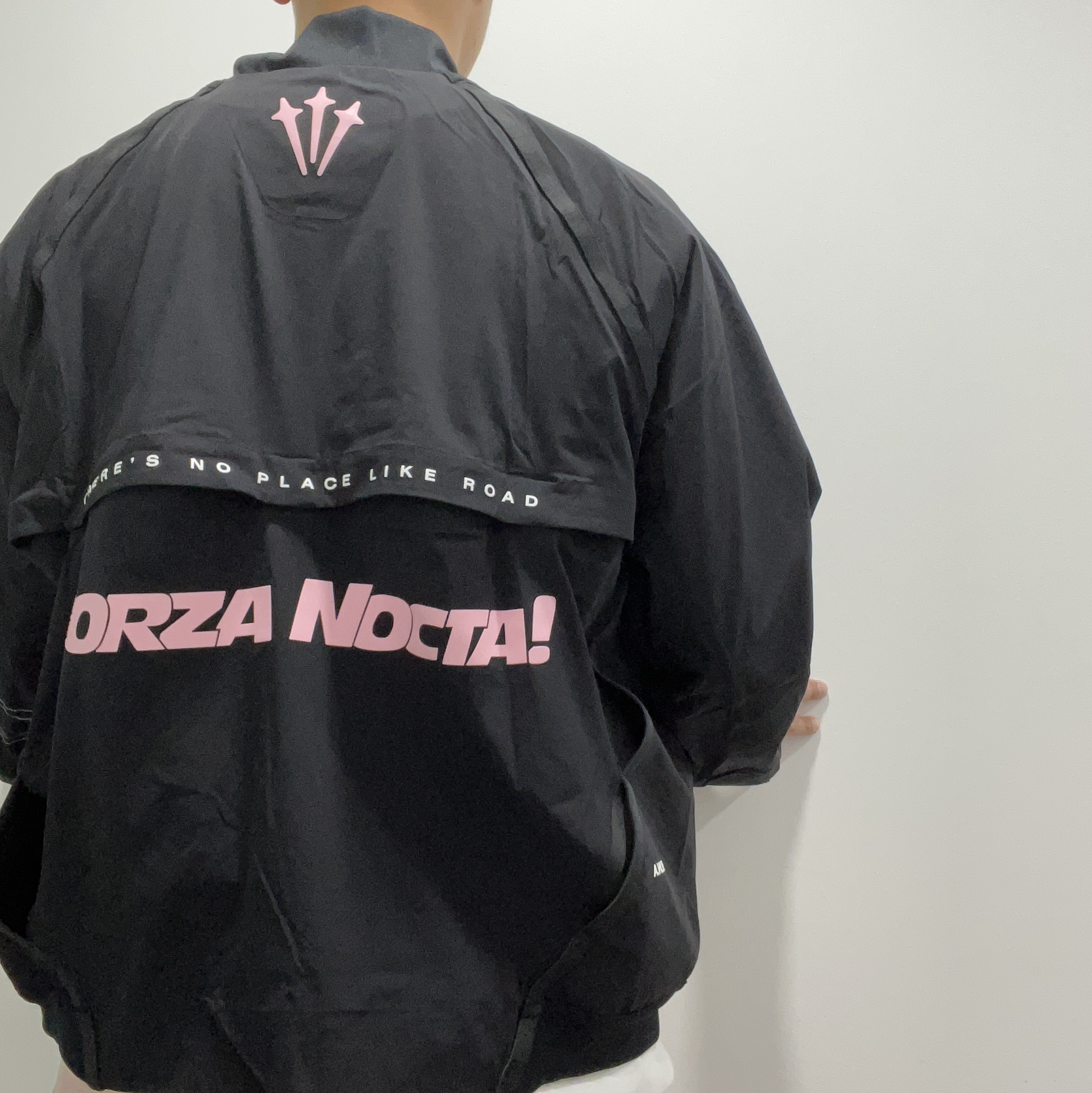 (W) Nike x Drake Nocta NRG LR L/S Crew Black (DV3631-010) 착용 스타일 - 1