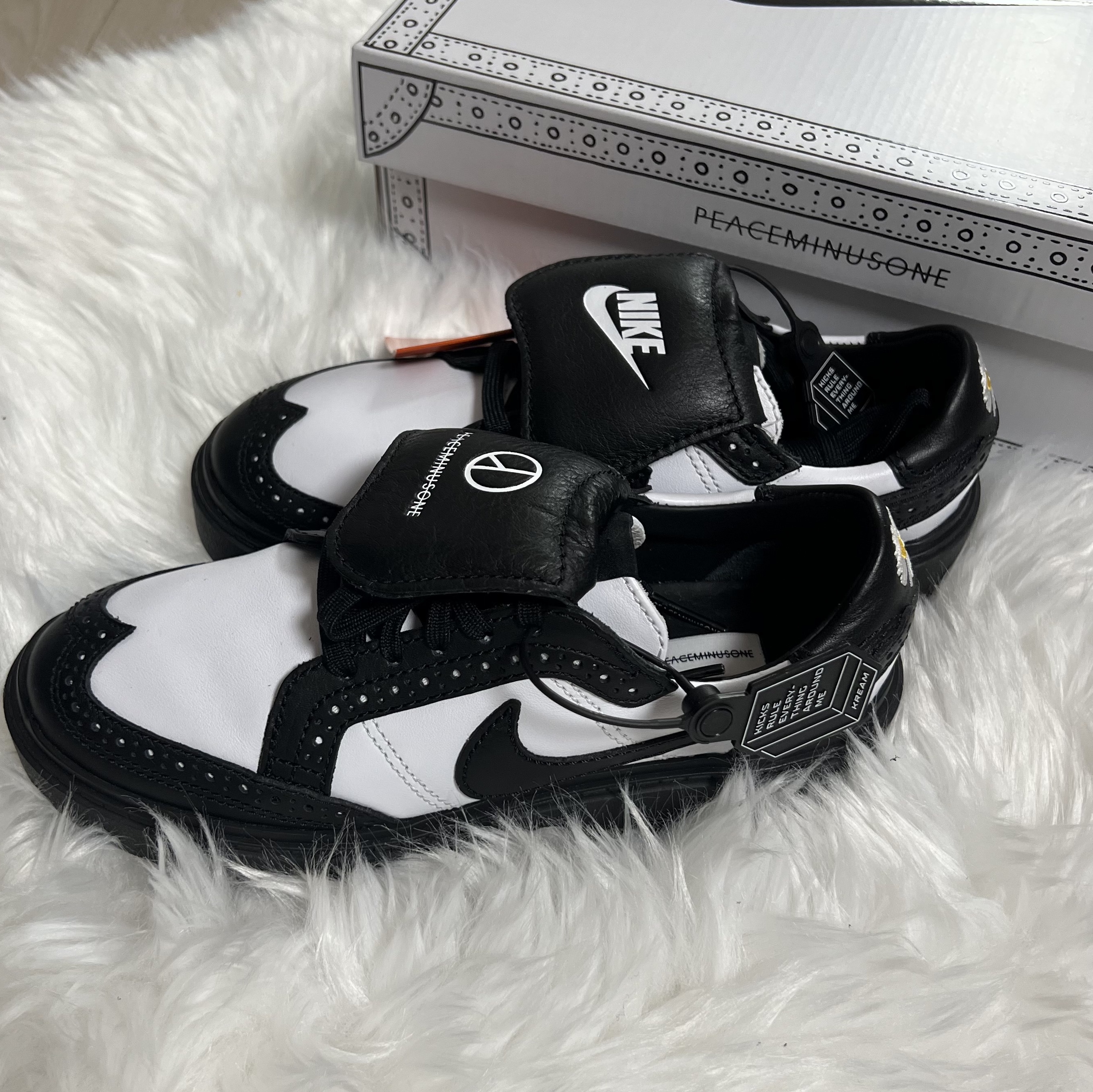 Nike x Peaceminusone Kwondo1 Black and White 착용 스타일 - 2