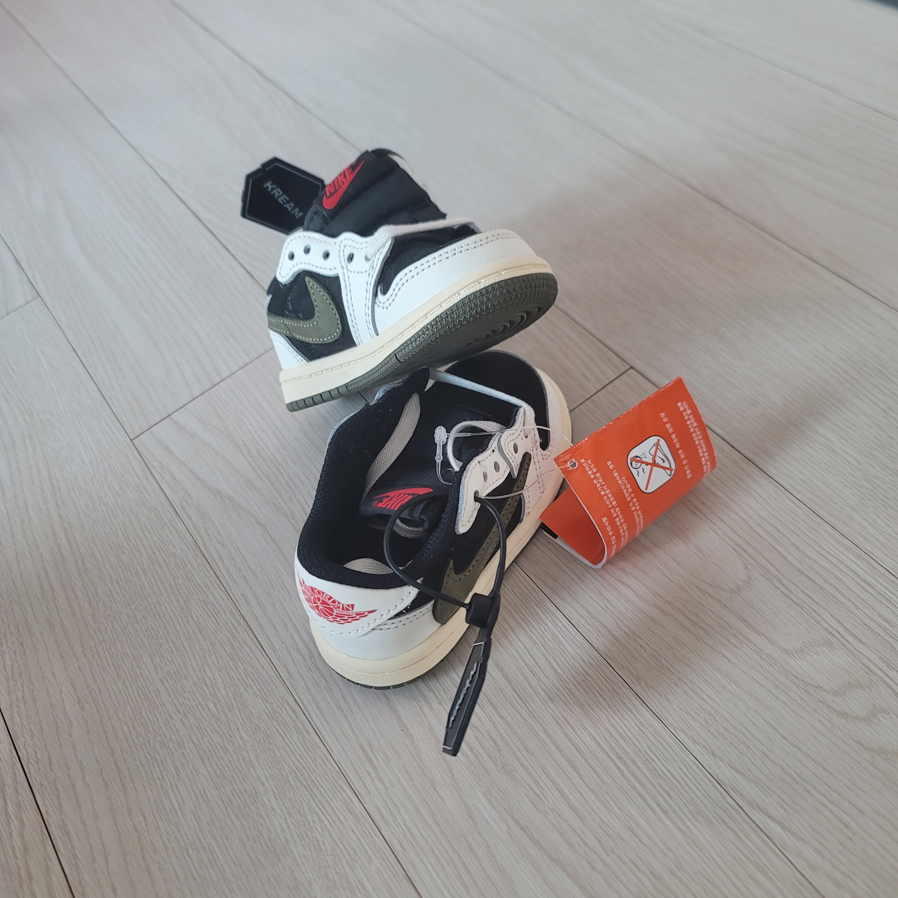 (TD) Jordan 1 x Travis Scott Retro Low OG SP Medium Olive 착용 스타일 - 3