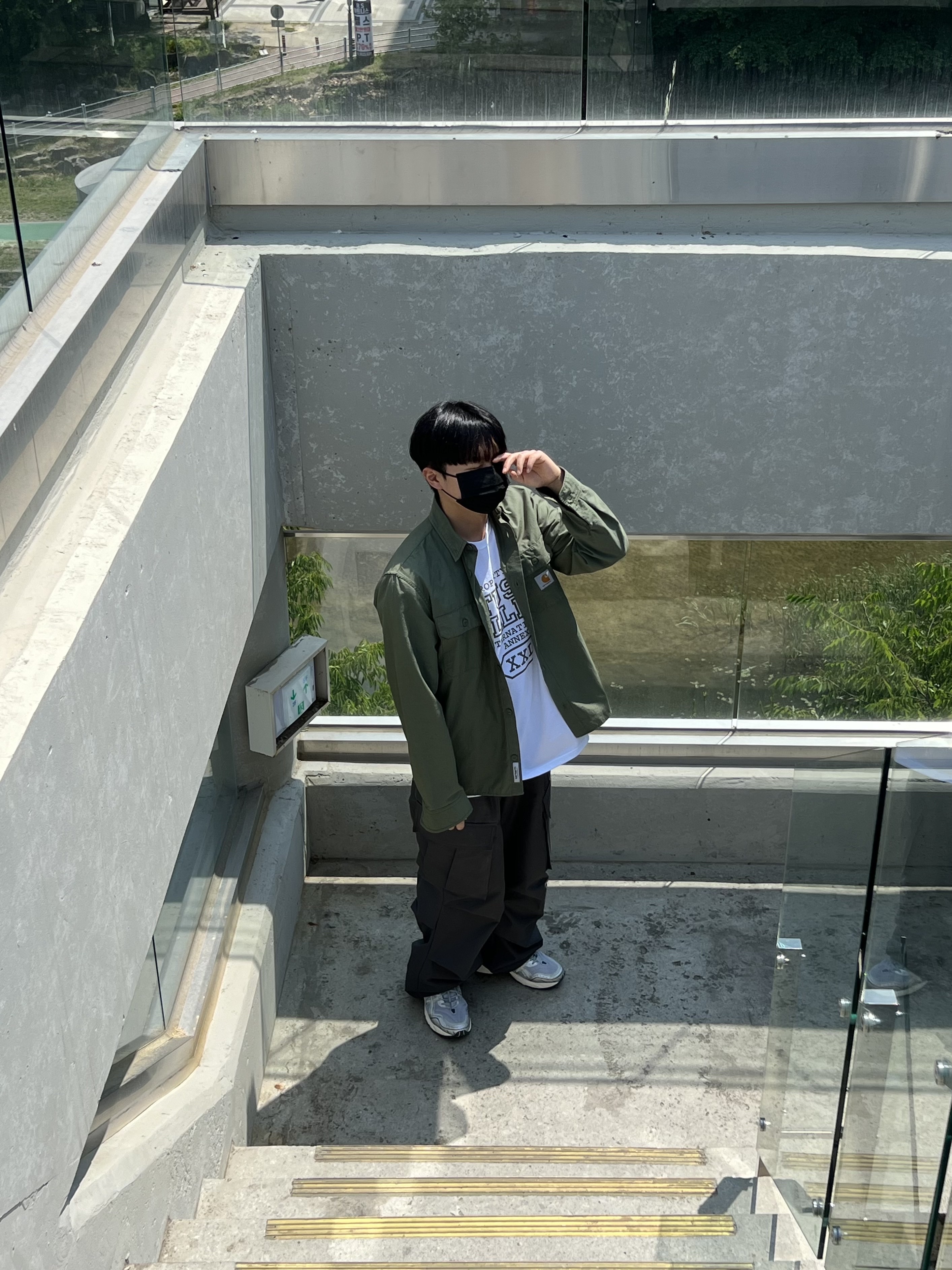 Stussy Property of T-Shirt Black, Asics Gel-1090 Piedmont Grey 착용 스타일 - 3