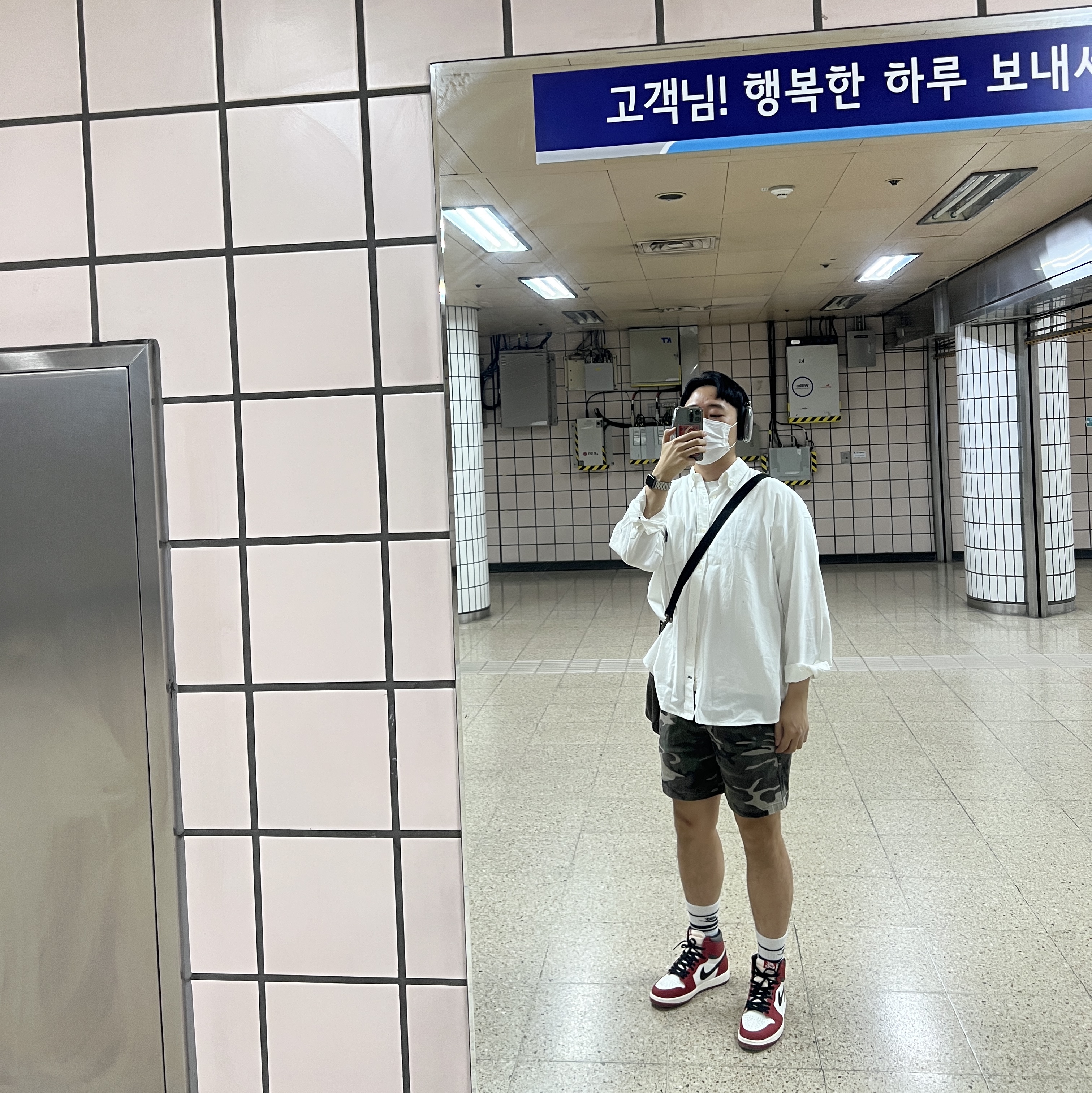 Jordan 1 Retro High OG Chicago 2022, Apple AirPods Max Lightning Space Gray (Korean Ver.) 착용 스타일