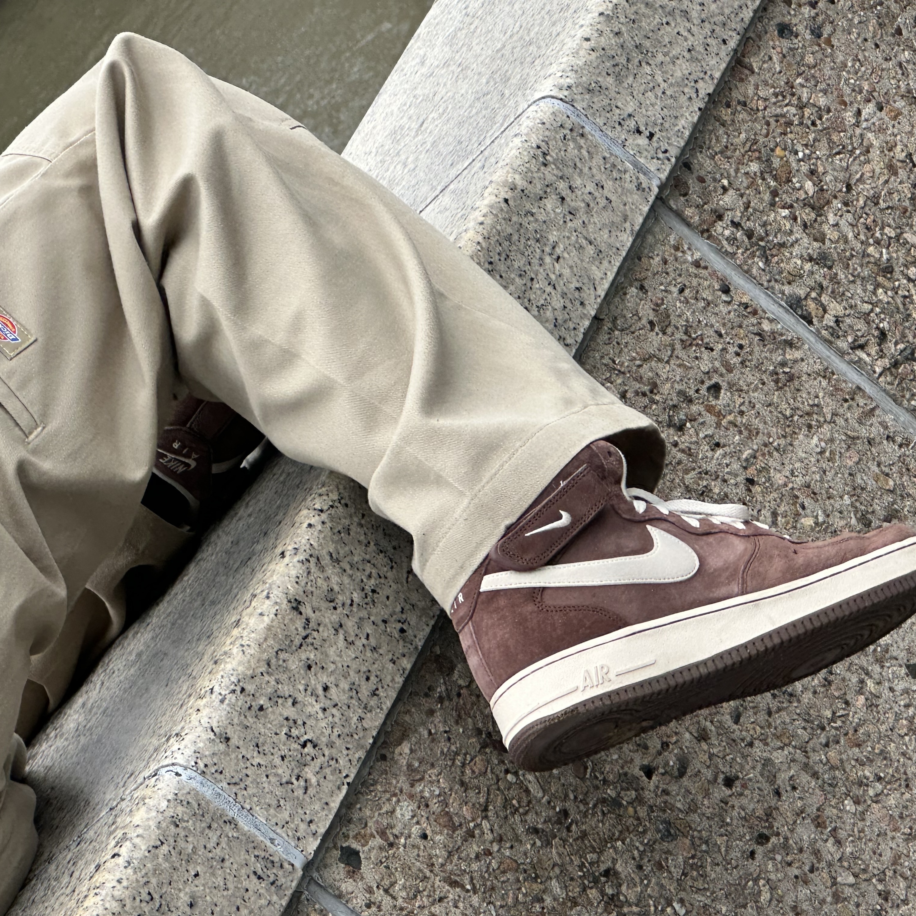 Needles R.C. Track Jacket Velour Brown, Nike Air Force 1 Mid '07 QS Chocolate 착용 스타일 - 3