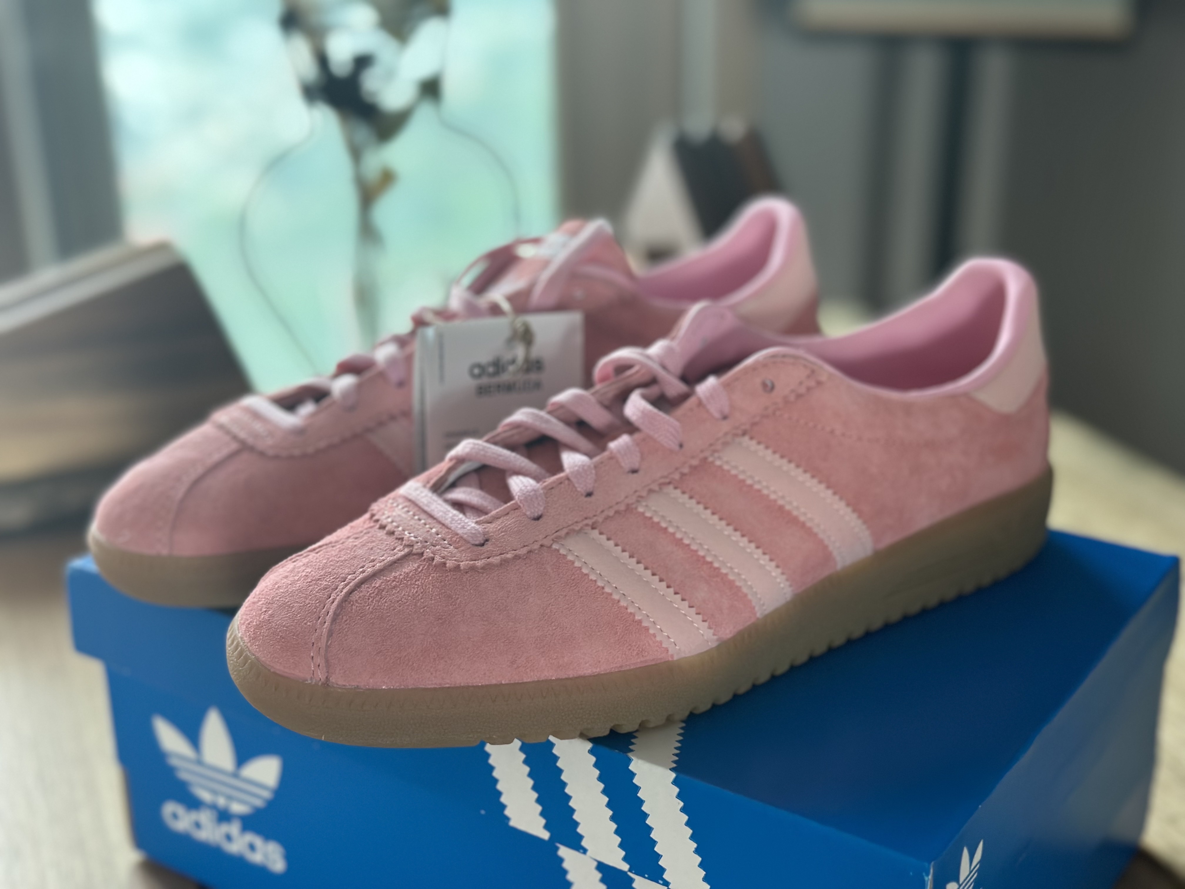 Adidas Bermuda Glow Pink 착용 스타일 - 2