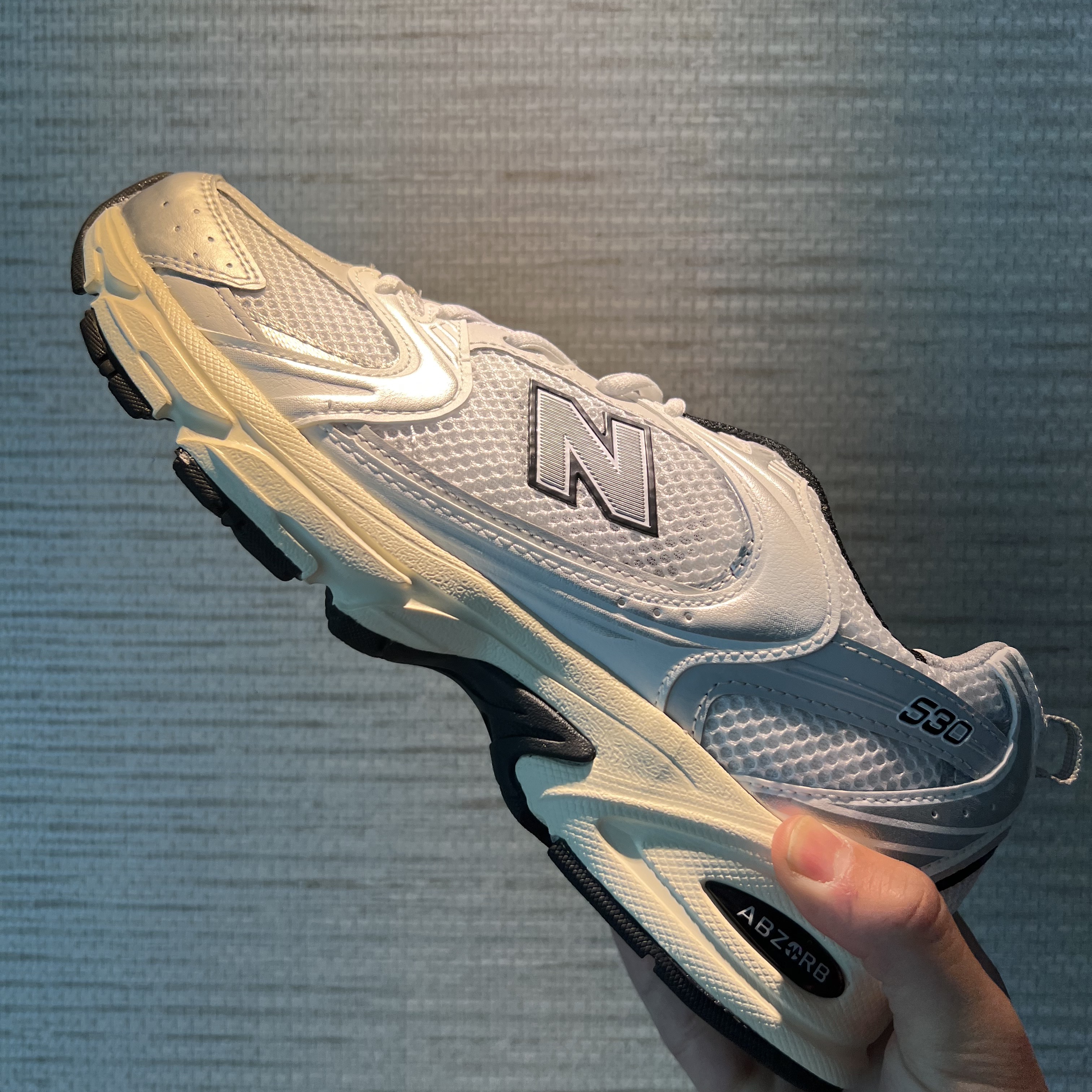 New Balance 530 Silver Cream 착용 스타일