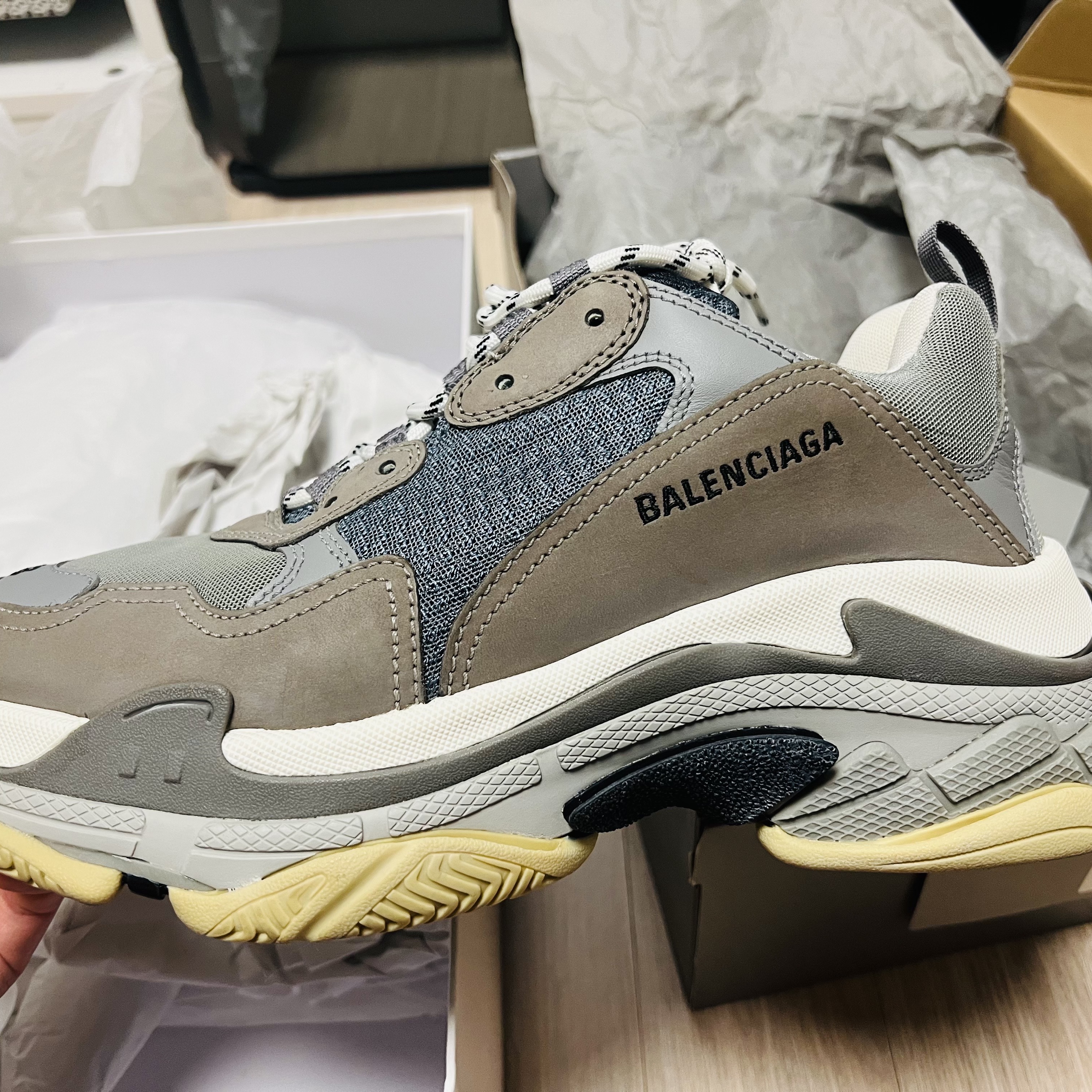 Balenciaga Triple S Grey 2018 착용 스타일