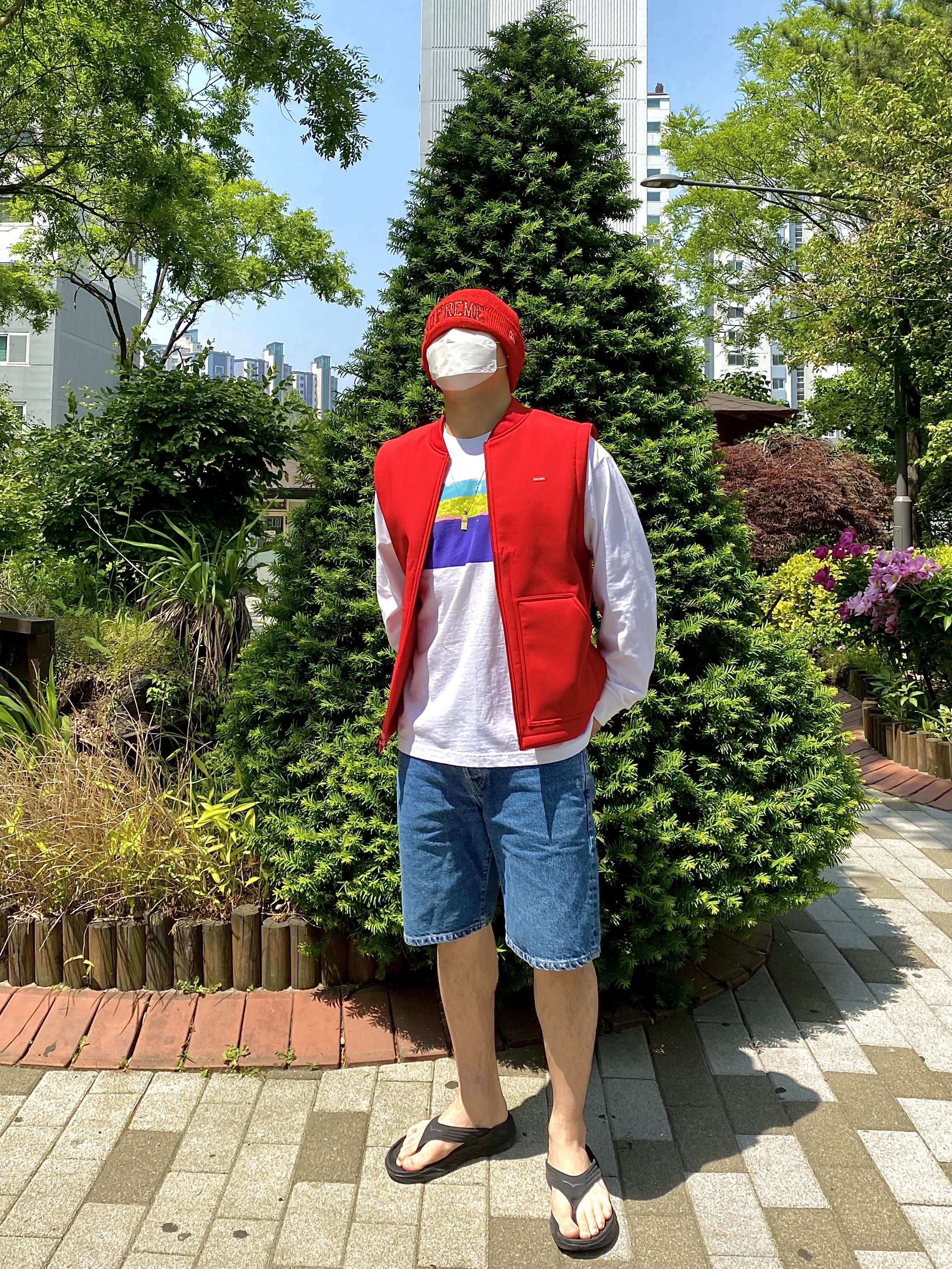 Supreme New Era Metallic Arc Beanie Red - 23SS, Supreme Windstopper Work Vest Red - 22FW 착용 스타일 - 1