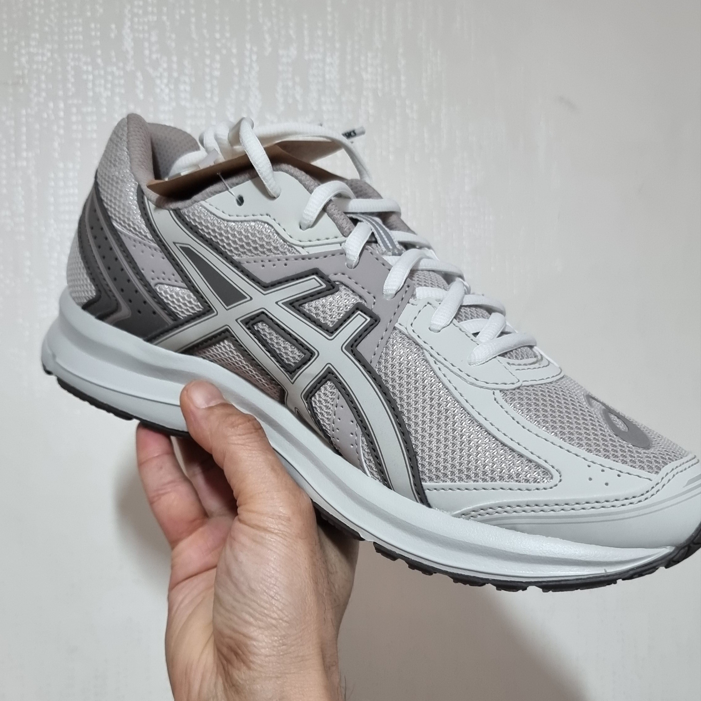 Asics Jog 100 S Birch - 2E Wide 착용 스타일 - 2
