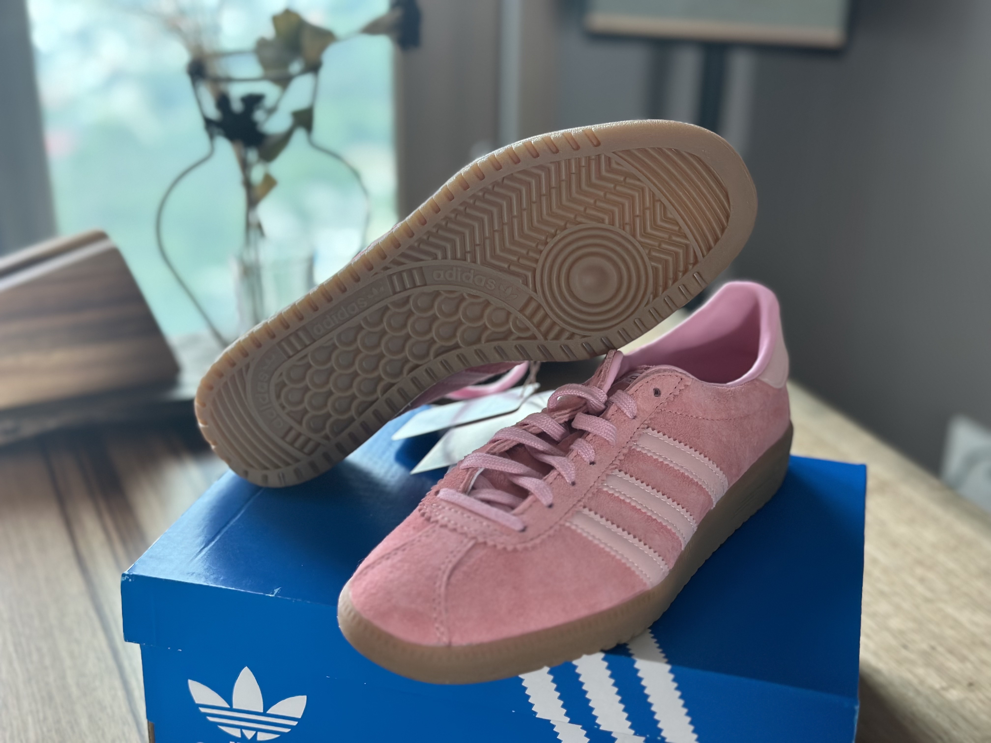 Adidas Bermuda Glow Pink 착용 스타일 - 3