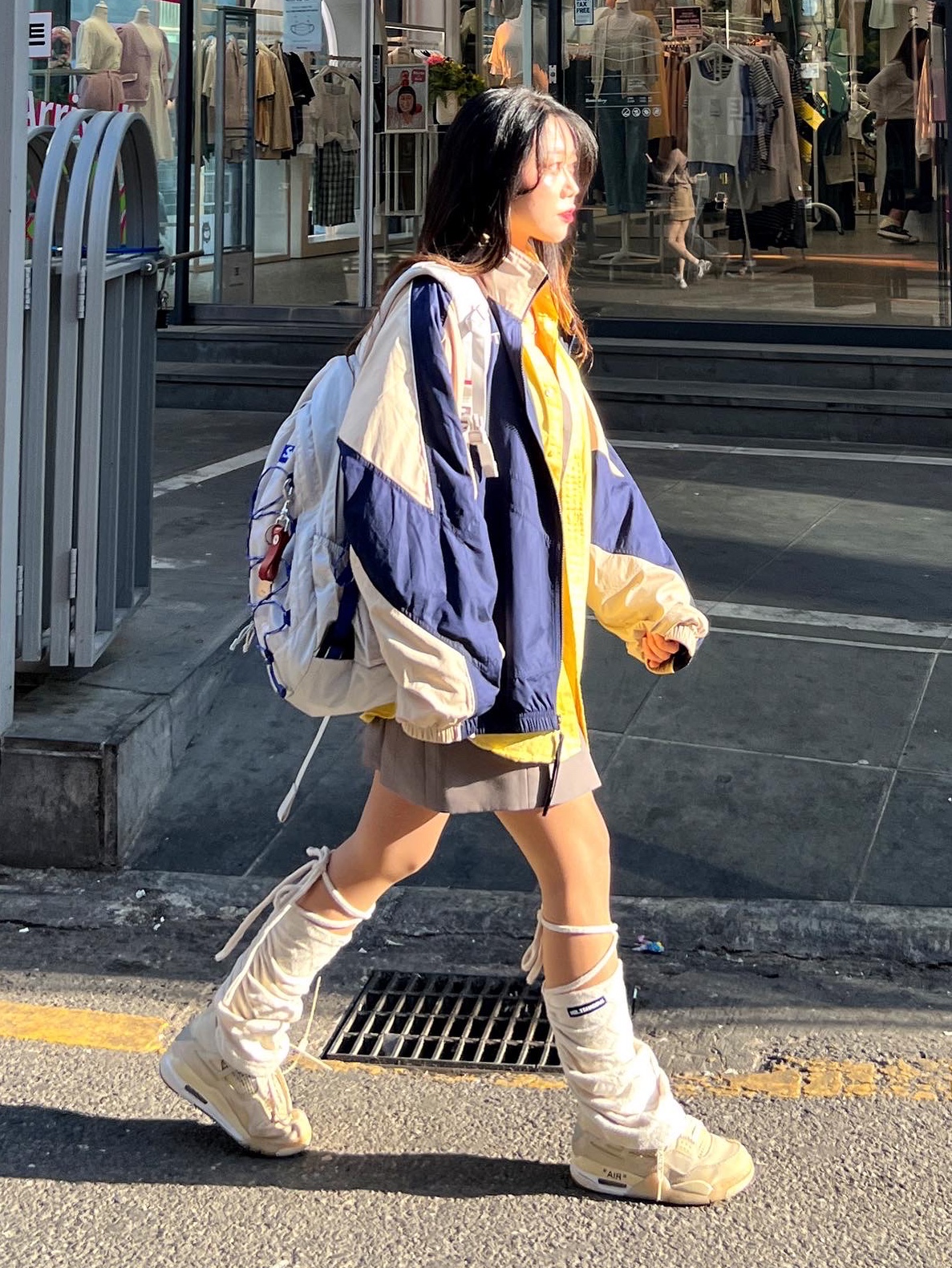 Supreme Backpack Silver - 22SS, (W) Jordan 4 x Off-White Retro SP Sail 착용 스타일 - 1