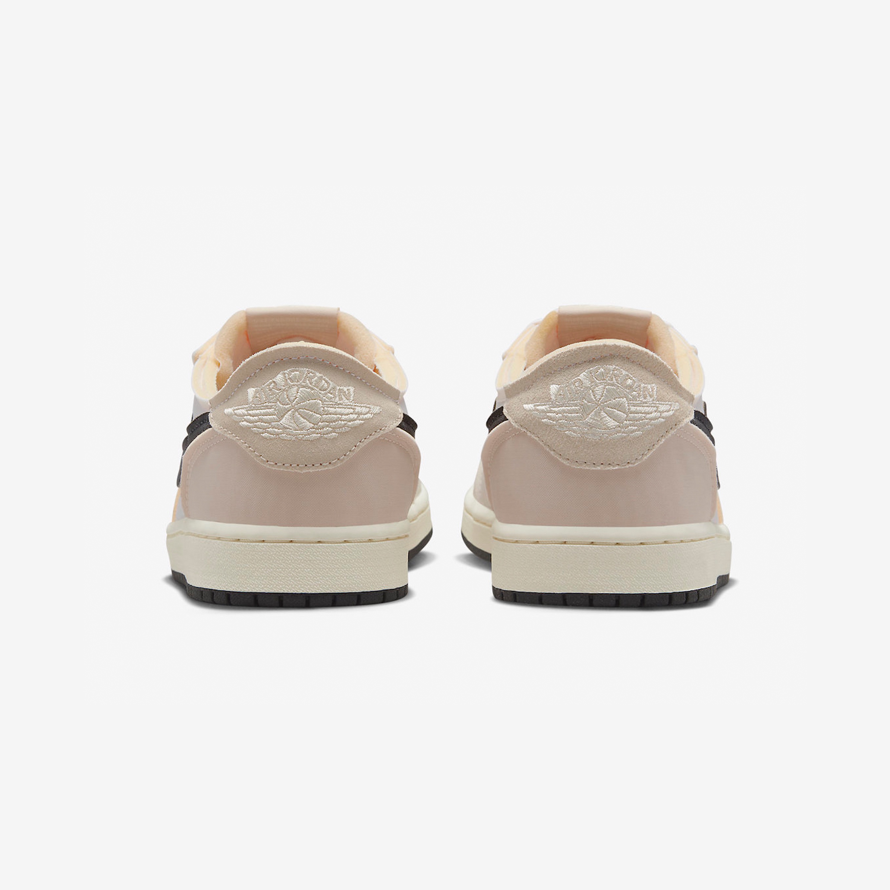 Jordan 1 Retro Low OG EX White and Coconut Milk 착용 스타일 - 5