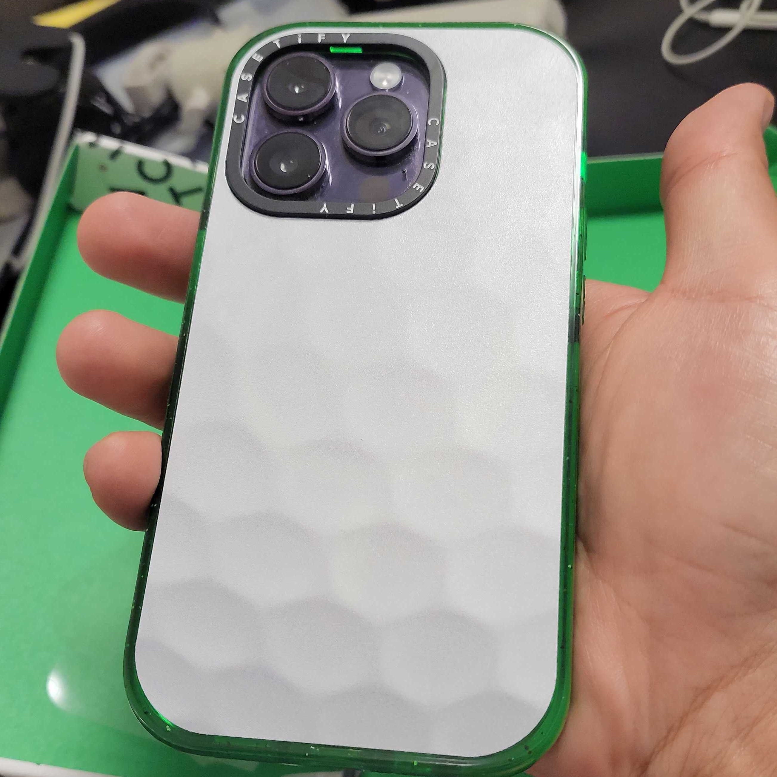 Casetify x IAB Studio iPhone White Monogram Logo Impact Case Sierra Blue 착용 스타일