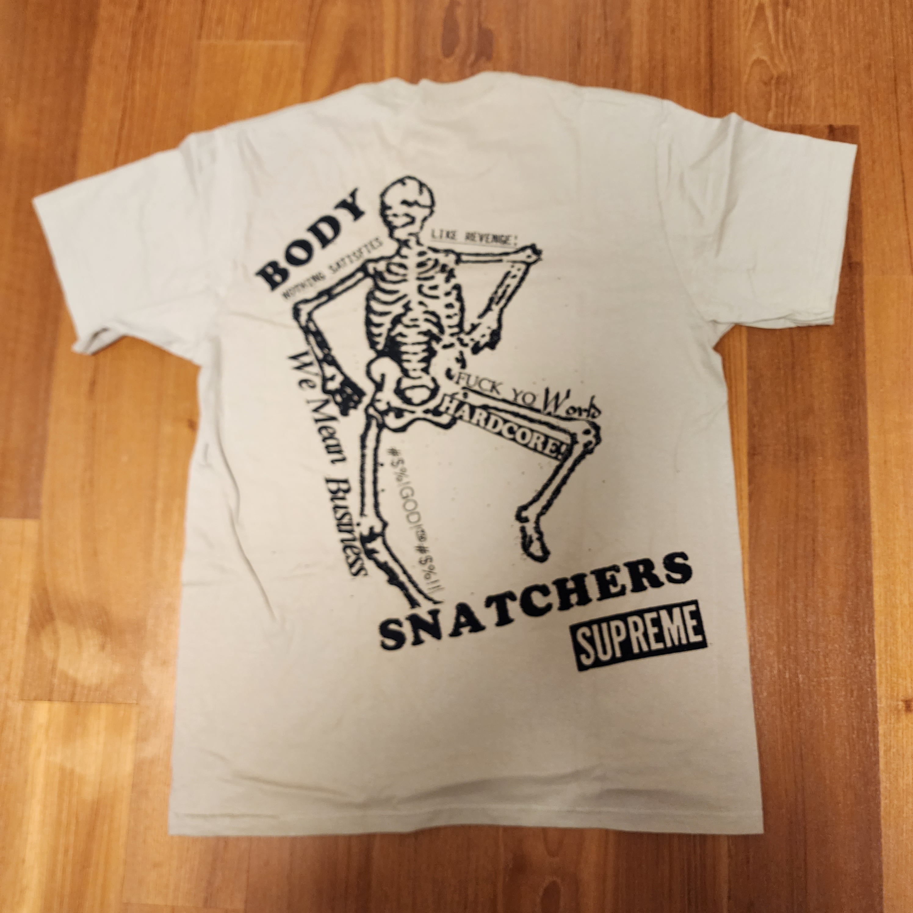 Supreme Body Snatchers T-Shirt Khaki - 23SS 착용 스타일 - 2