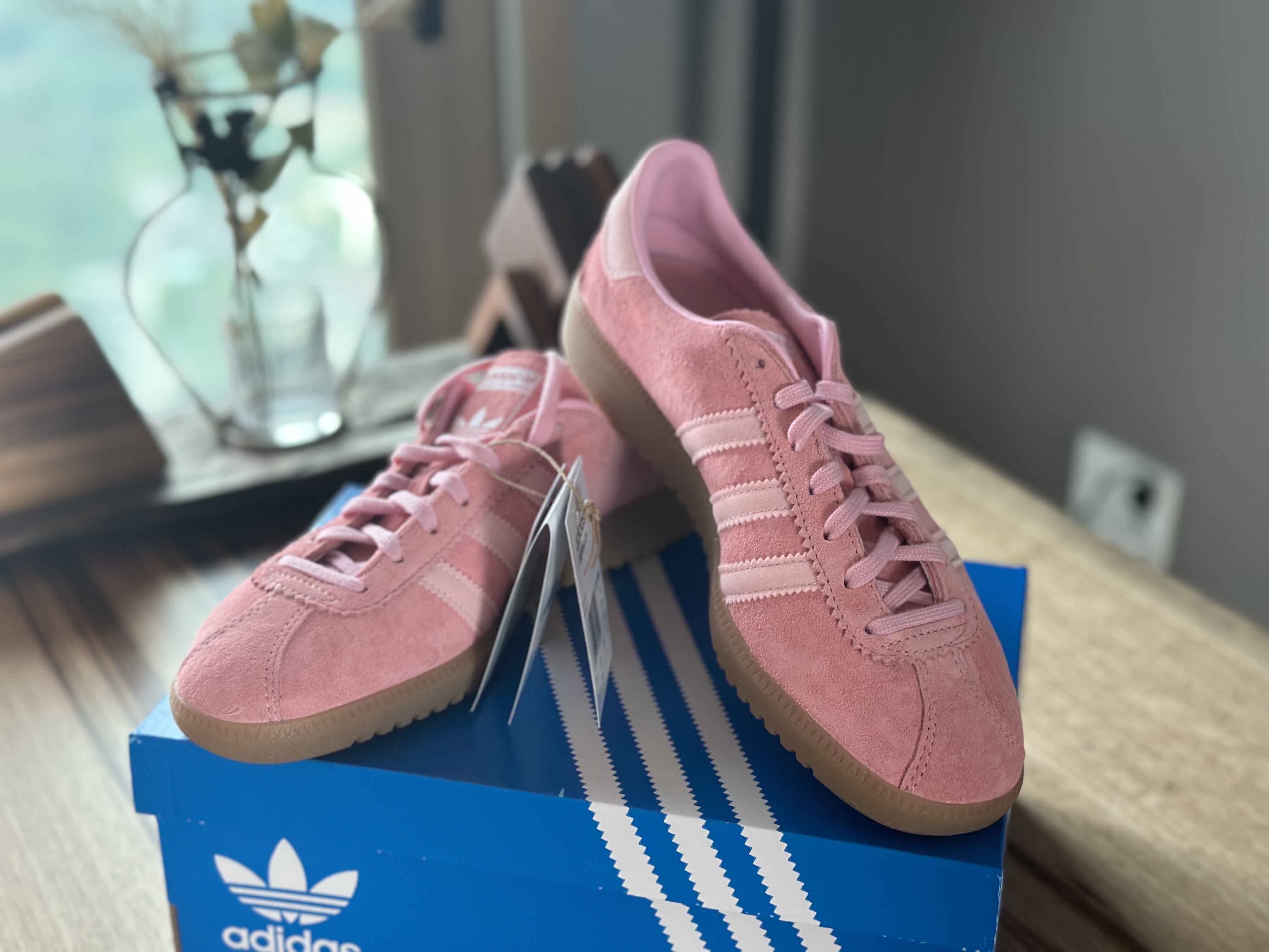 Adidas Bermuda Glow Pink 착용 스타일 - 1