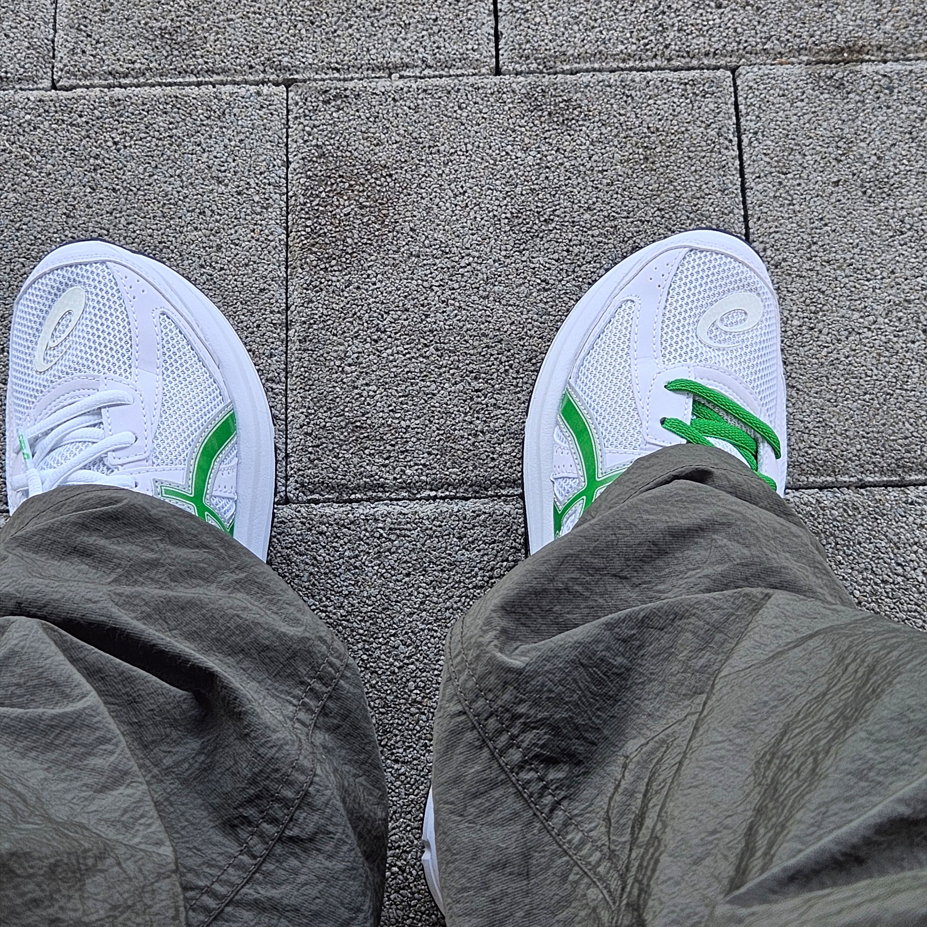 Asics Jog 100 S White Green - 2E Wide 착용 스타일 - 2