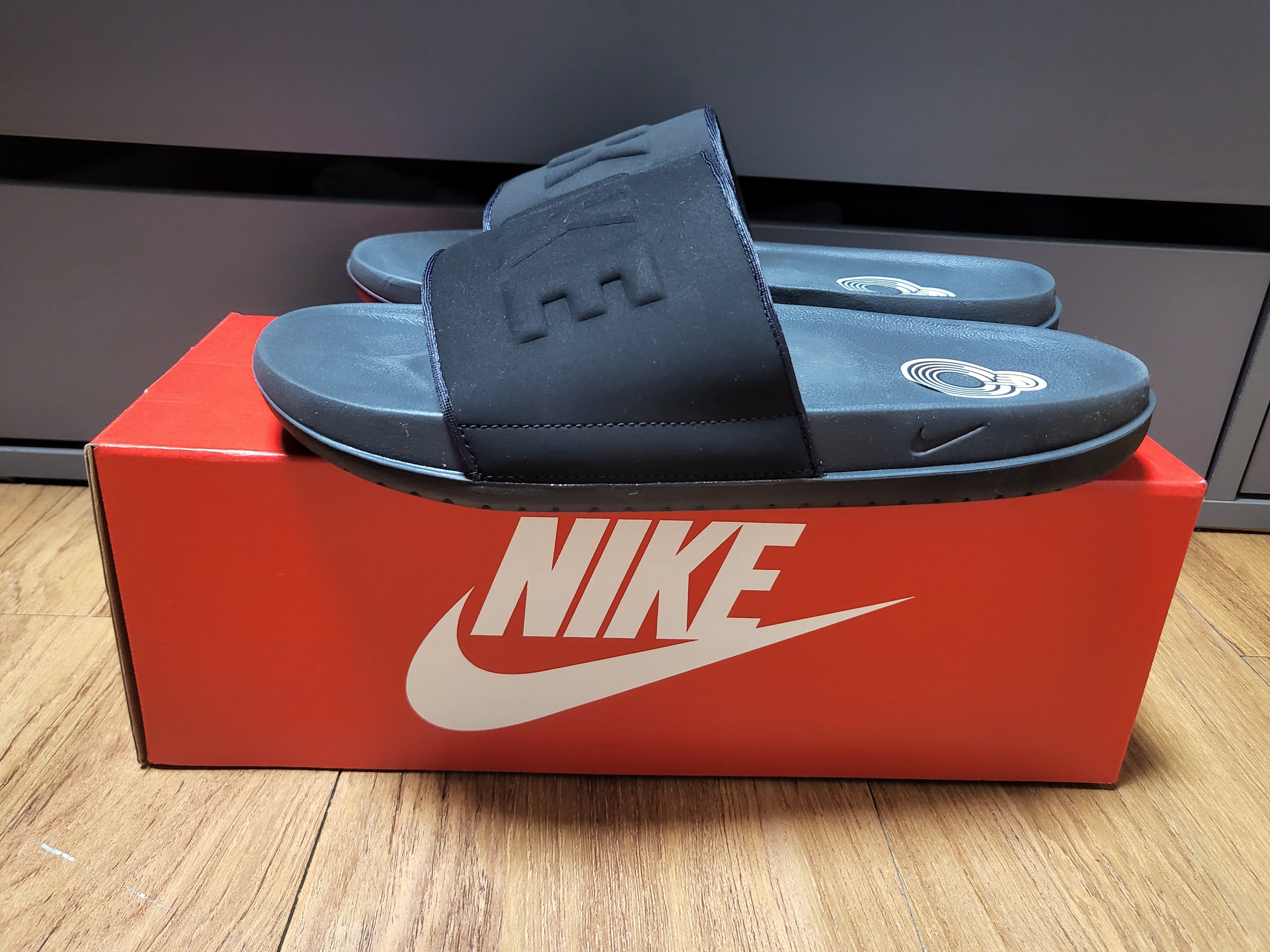 Nike Offcourt Slide White Game Royal 착용 스타일