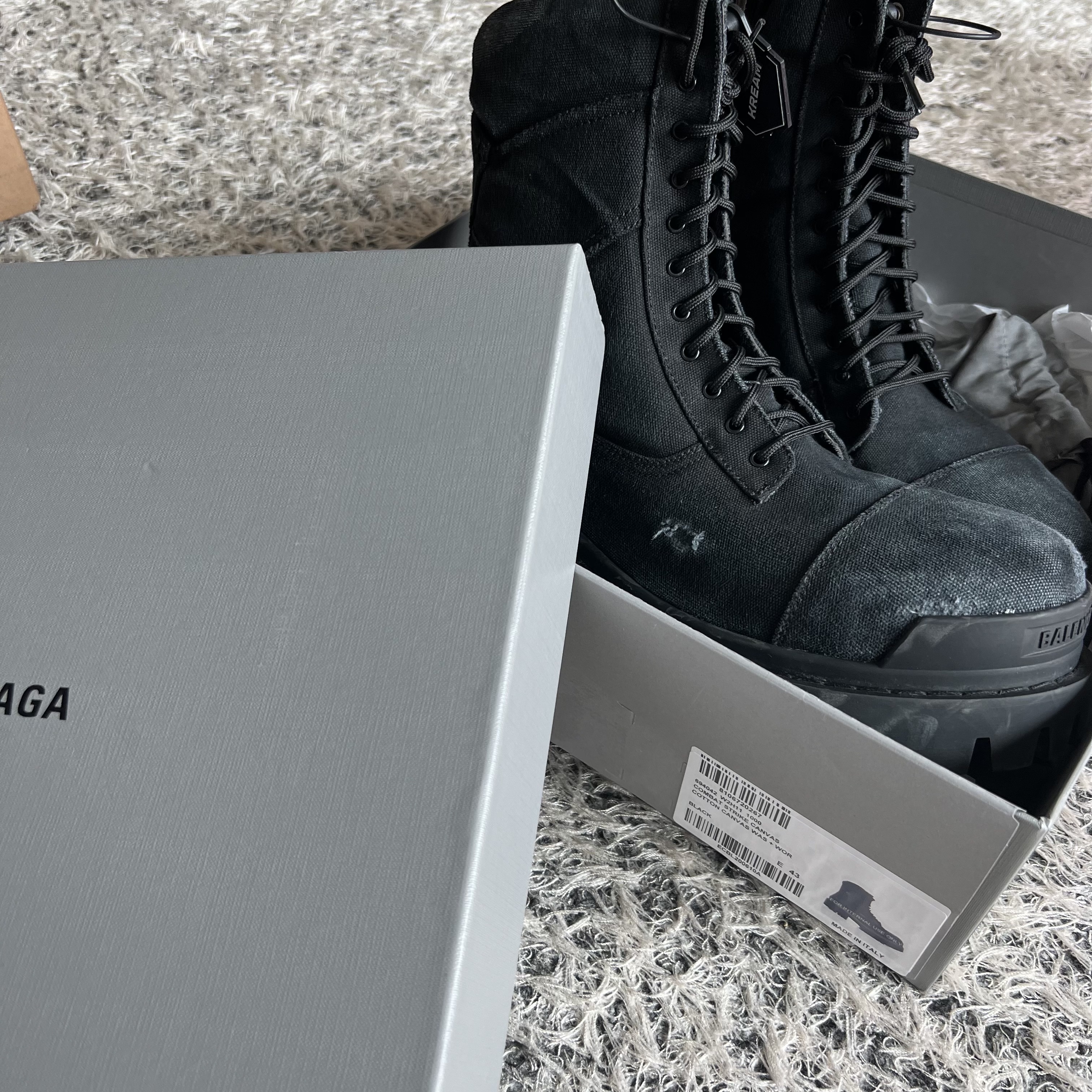 Balenciaga Combat Strike 20mm Boots Black 착용 스타일