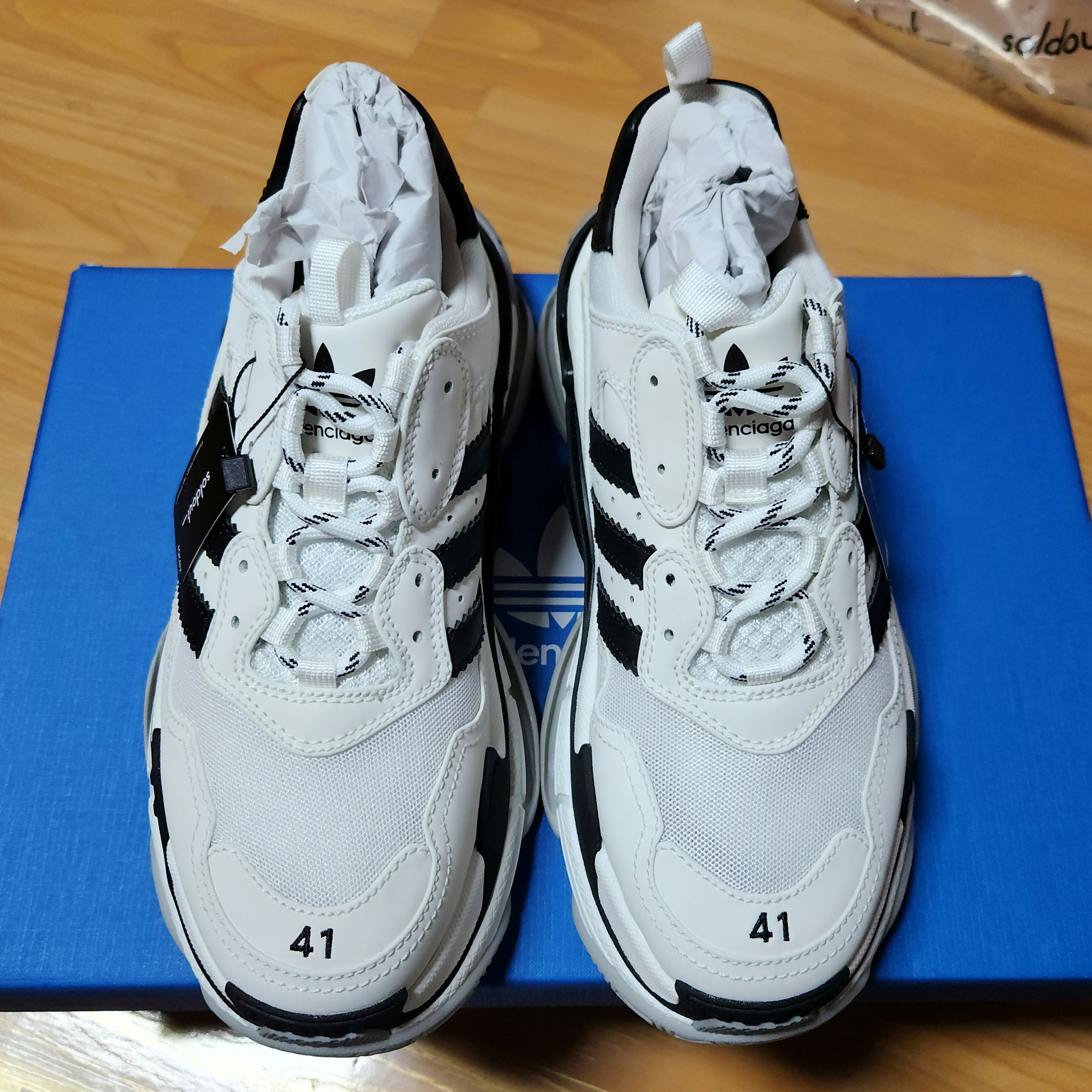 Balenciaga x Adidas Triple S Sneakers White Black 착용 스타일