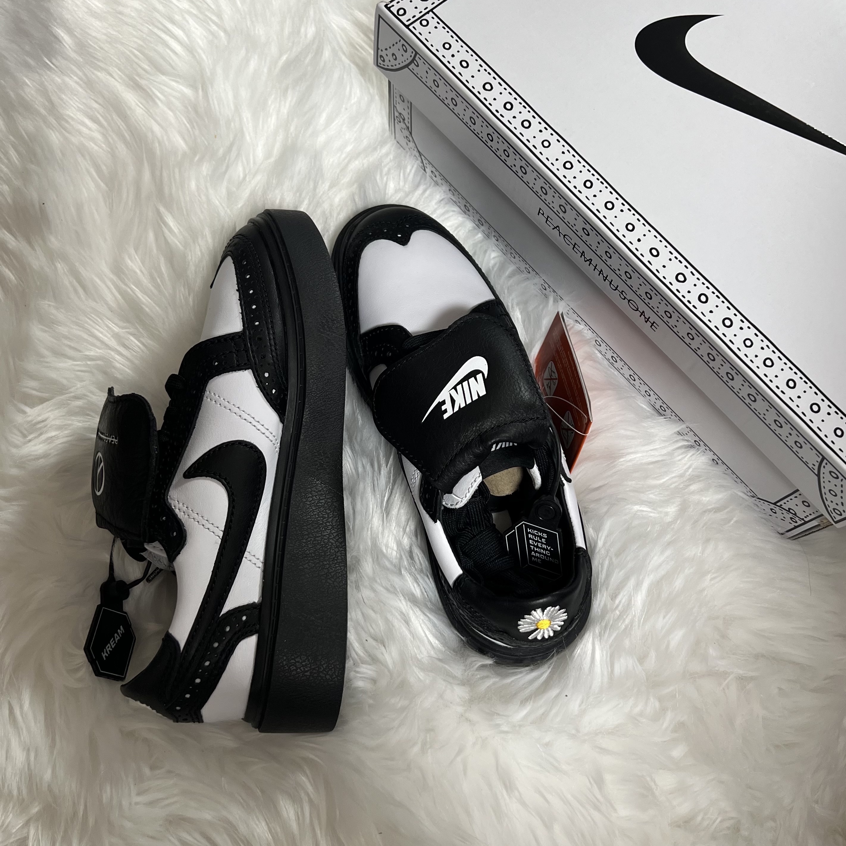 Nike x Peaceminusone Kwondo1 Black and White 착용 스타일 - 3