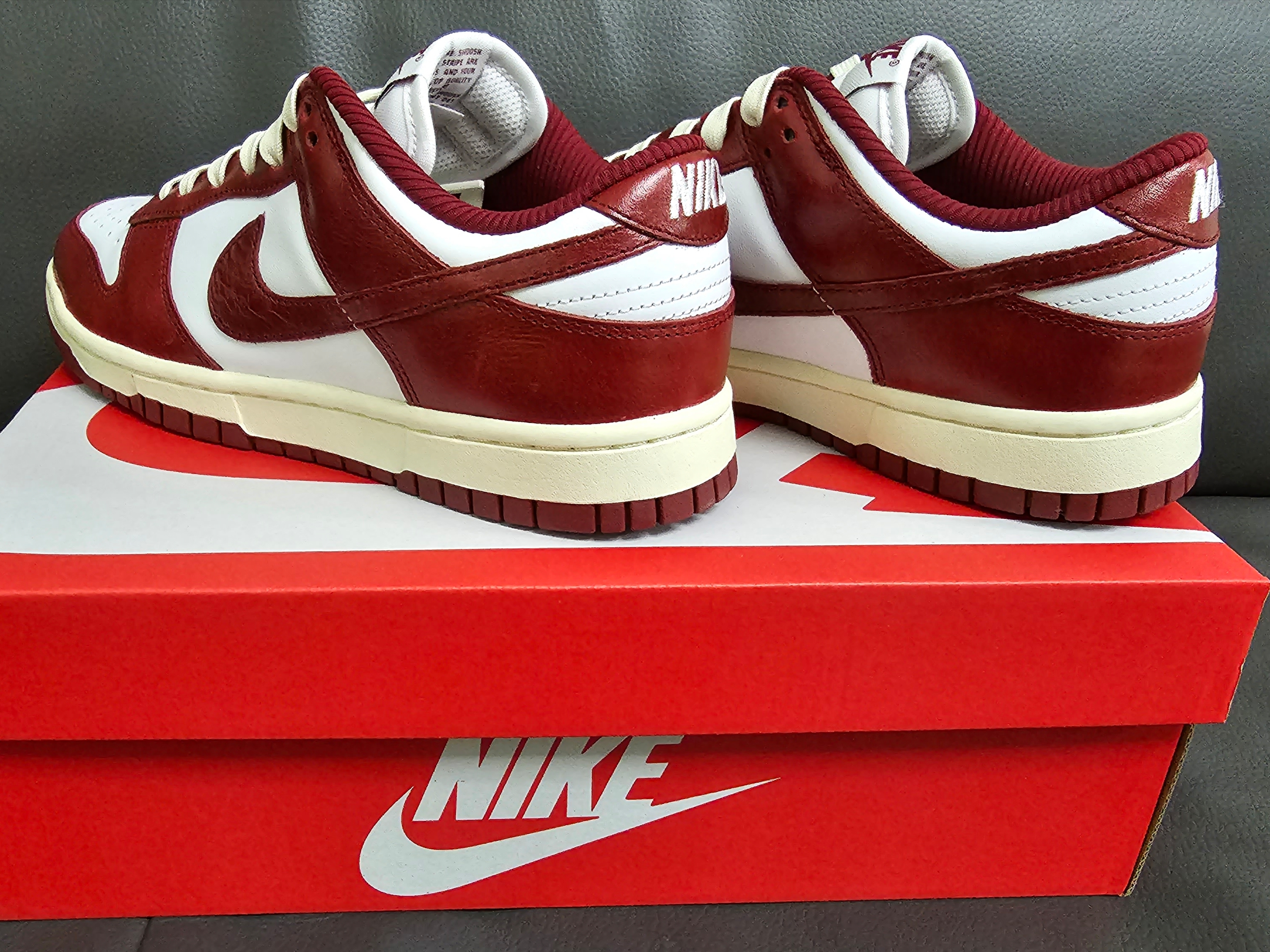 (W) Nike Dunk Low Retro PRM Team Red and White 착용 스타일 - 2
