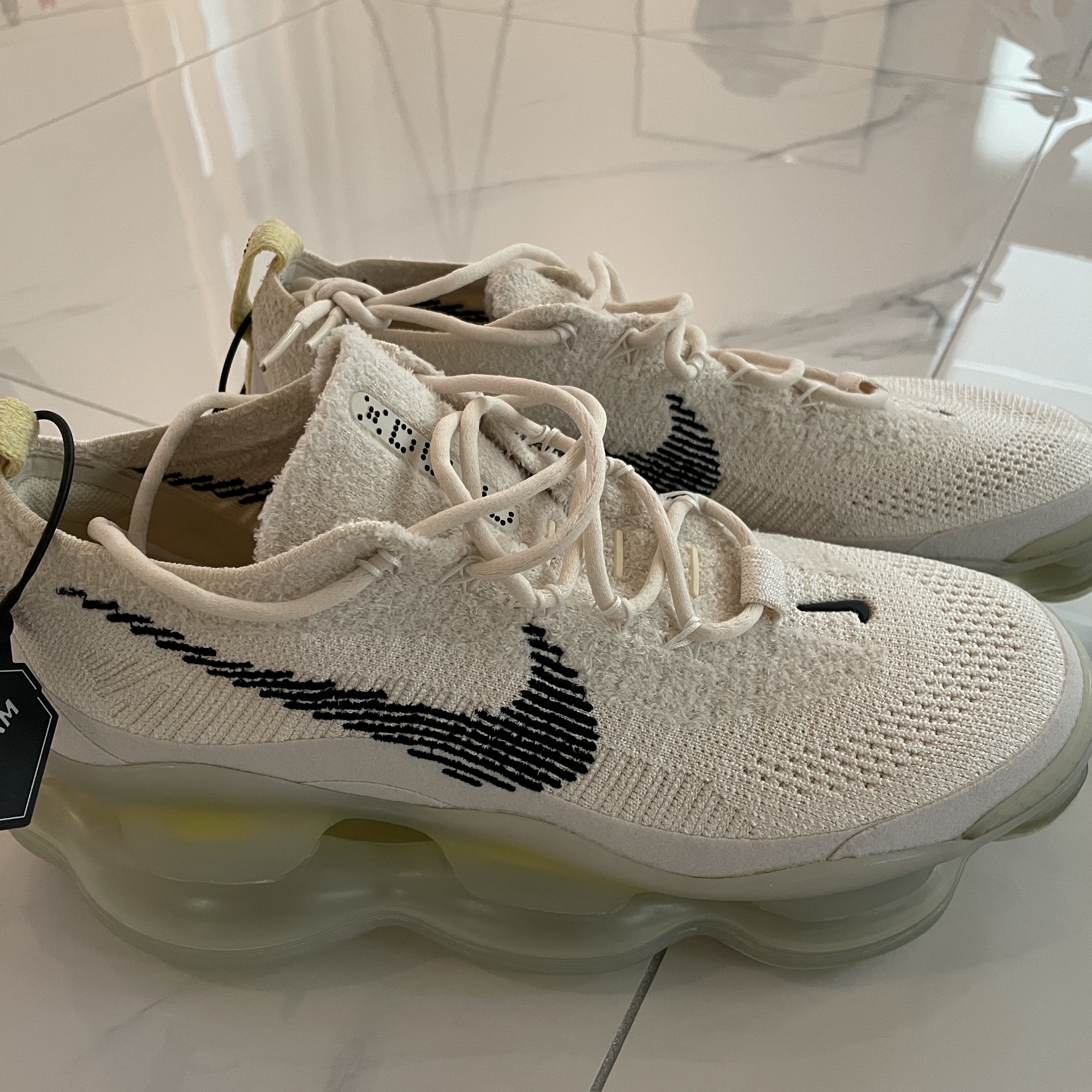 Nike Air Max Scorpion Flyknit Lemon Wash 착용 스타일