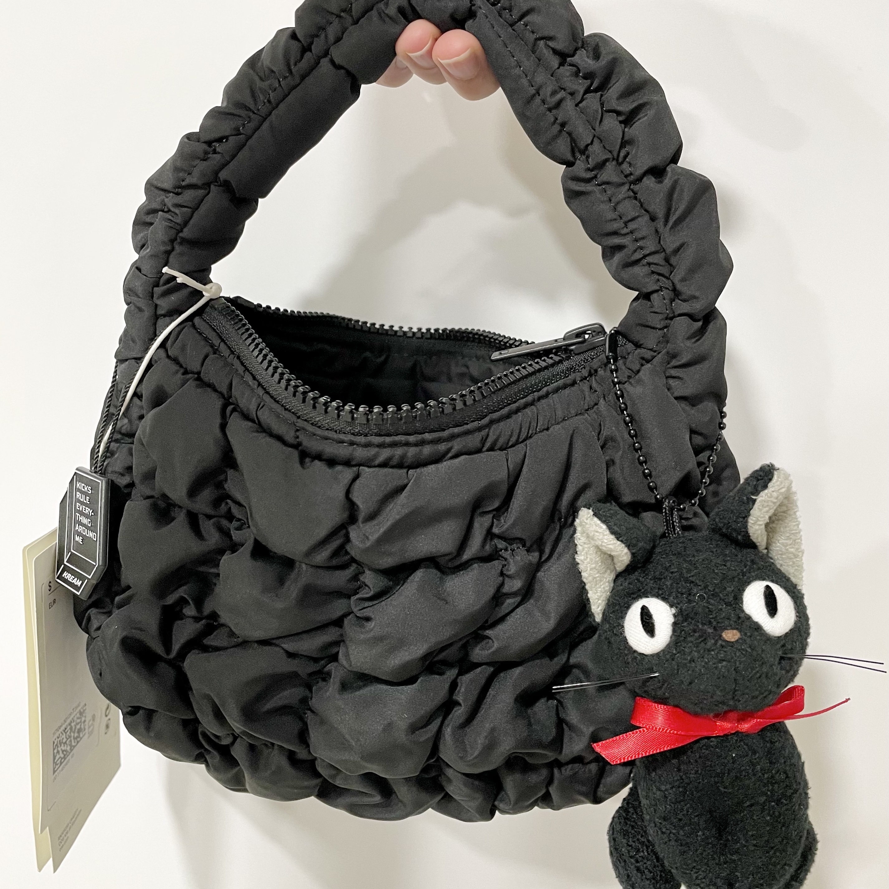 COS Quilted Micro Bag Black 착용 스타일