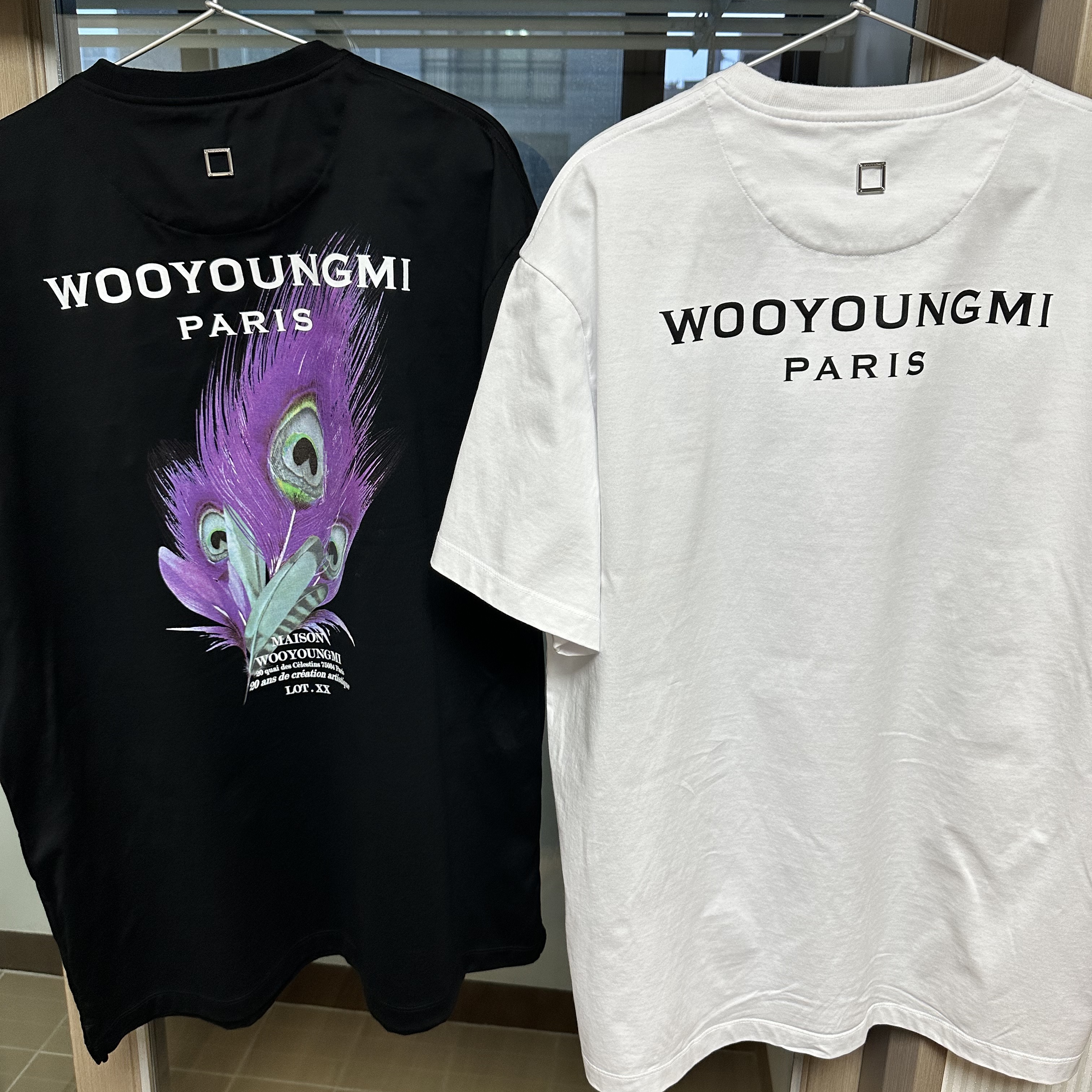 Wooyoungmi Feather Back Logo T-Shirt Black - 23SS, Wooyoungmi Cotton Back Logo T-shirt White - 23SS 착용 스타일