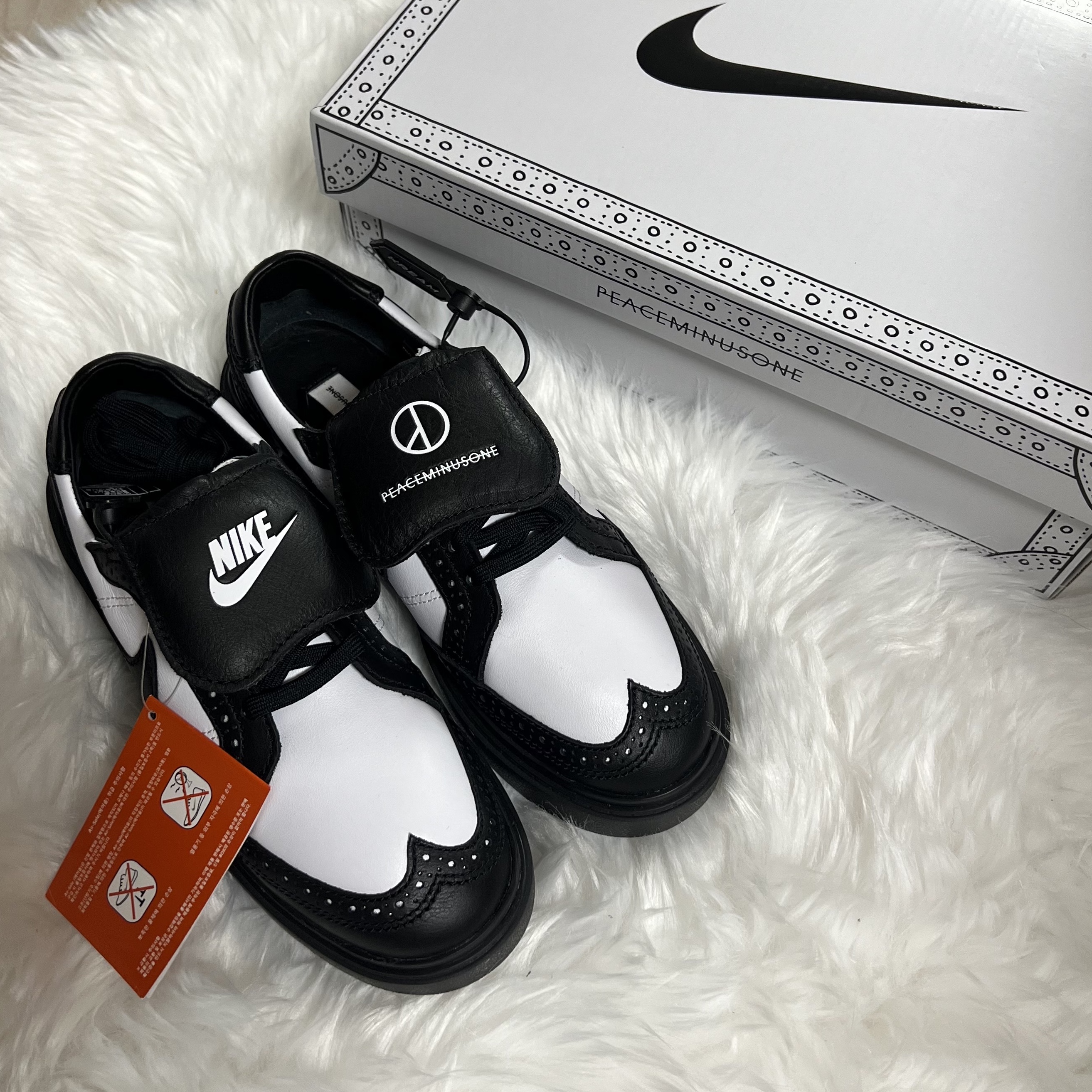 Nike x Peaceminusone Kwondo1 Black and White 착용 스타일 - 5