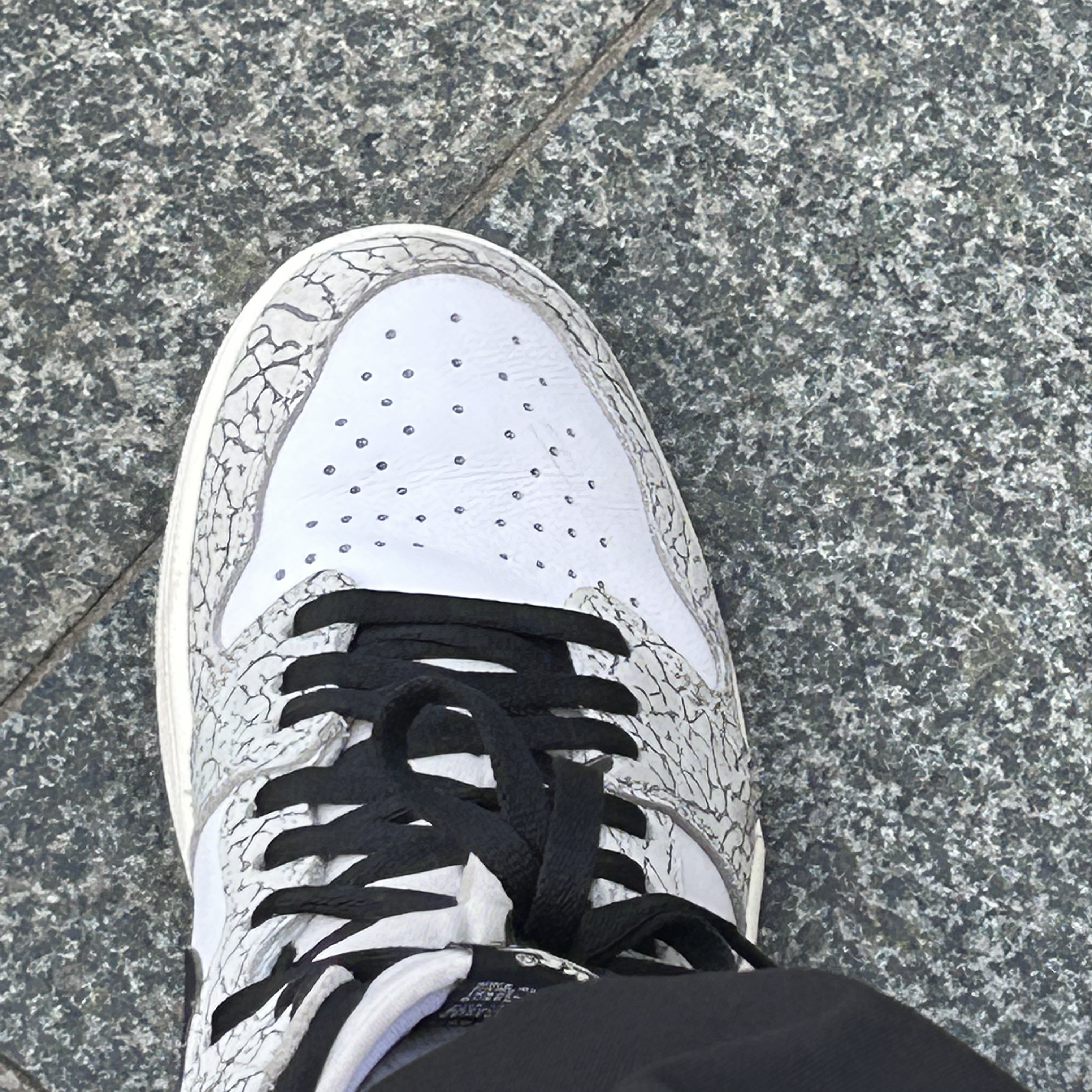 Jordan 1 Retro High OG White Cement 착용 스타일 - 1