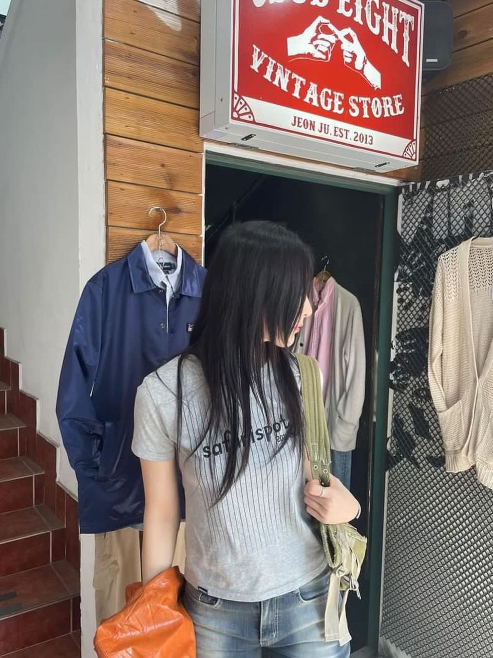 사파리스팟 우먼 1/2 사파리스포츠 매거진 티 그레이 착용 스타일 - 2